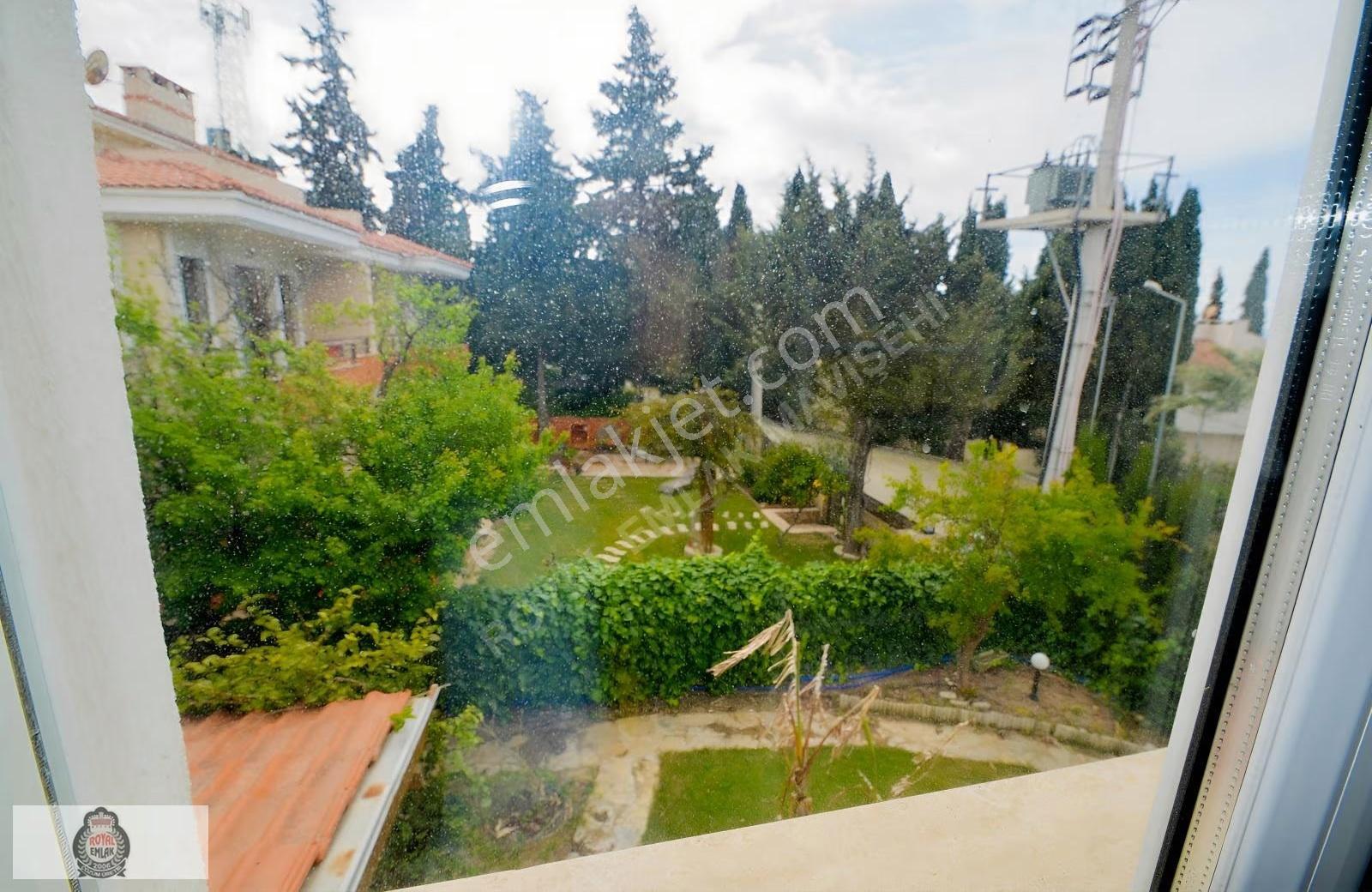Çeşme Ardıç'ta Havuzlu Sitede Deniz Yakını 3+1 Kiralık Villa - Görsel 6