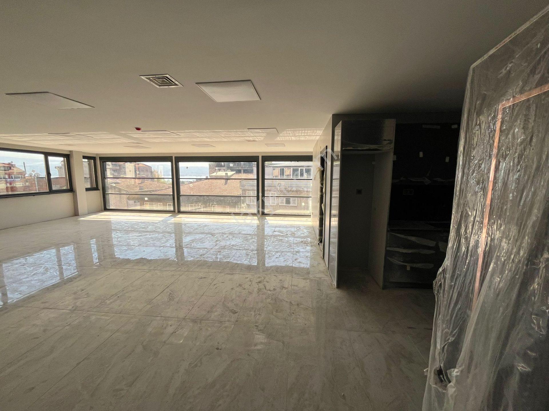 İzmit Çarşıda Lüks Plaza İçinde Ofisler - Görsel 19