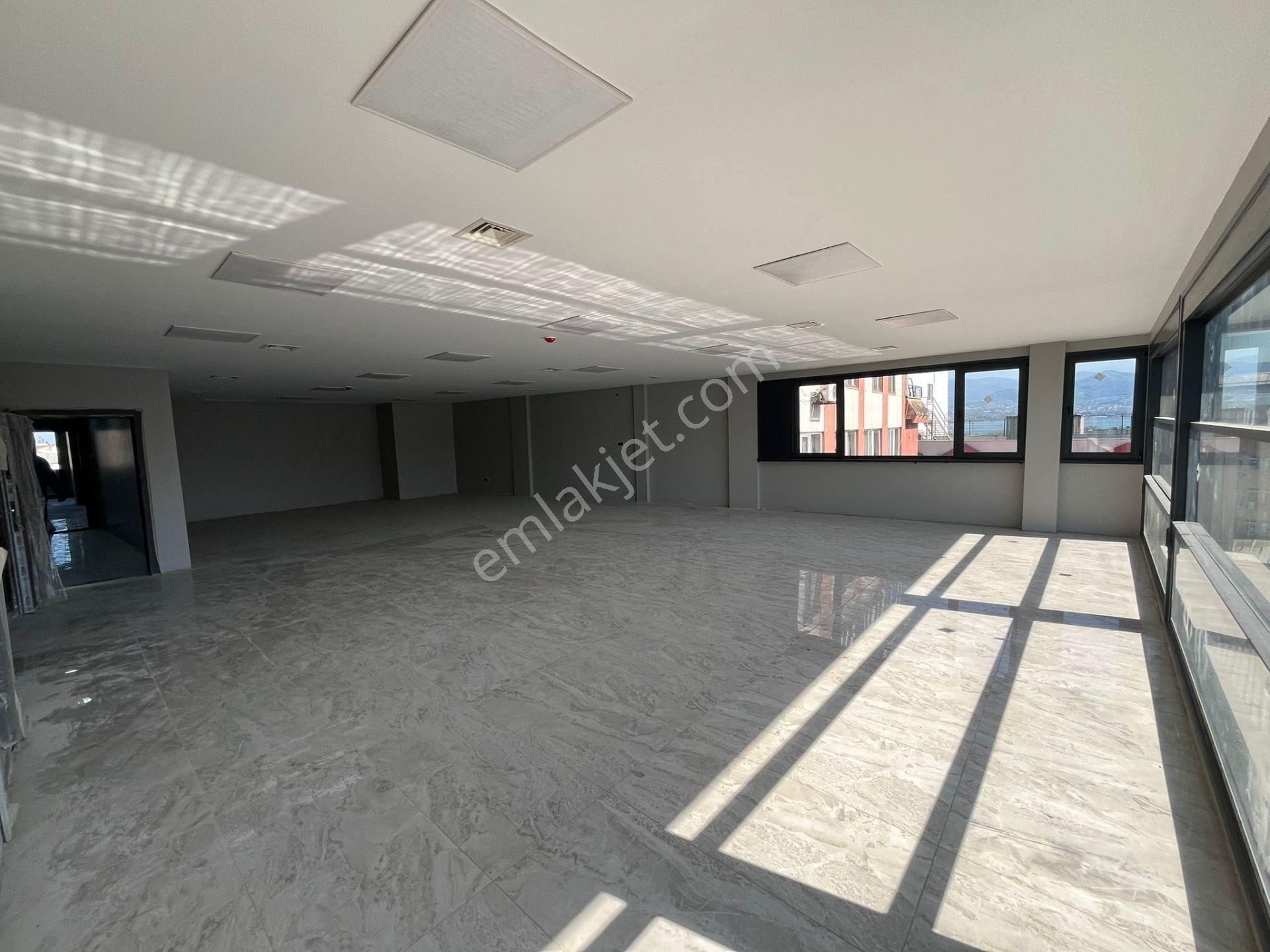 İzmit Çarşıda Lüks Plaza İçinde Ofisler - Görsel 18