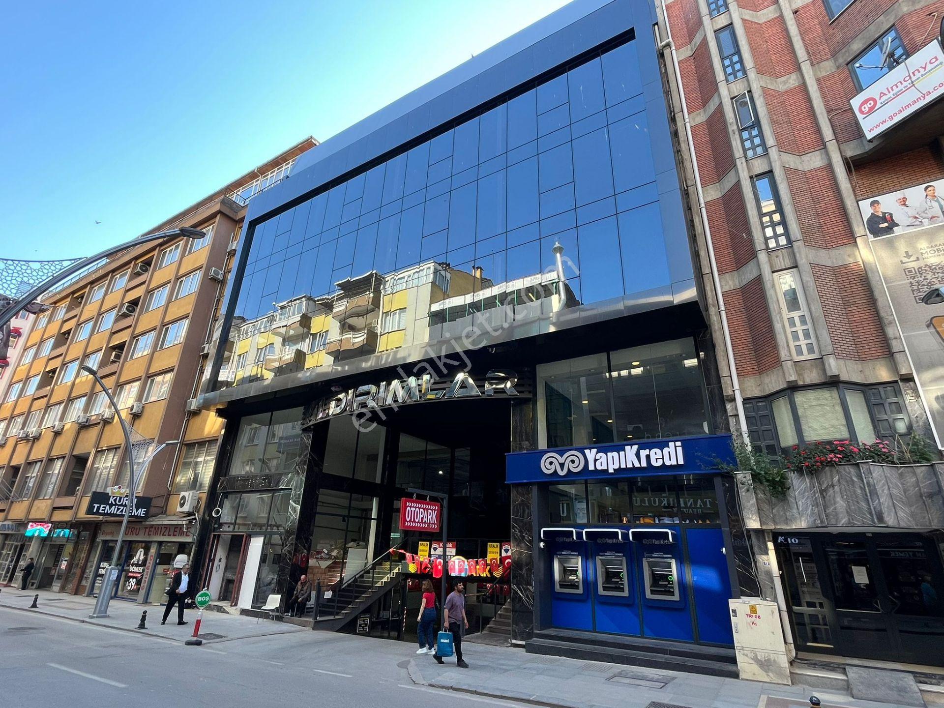 İzmit Çarşıda Lüks Plaza İçinde Ofisler