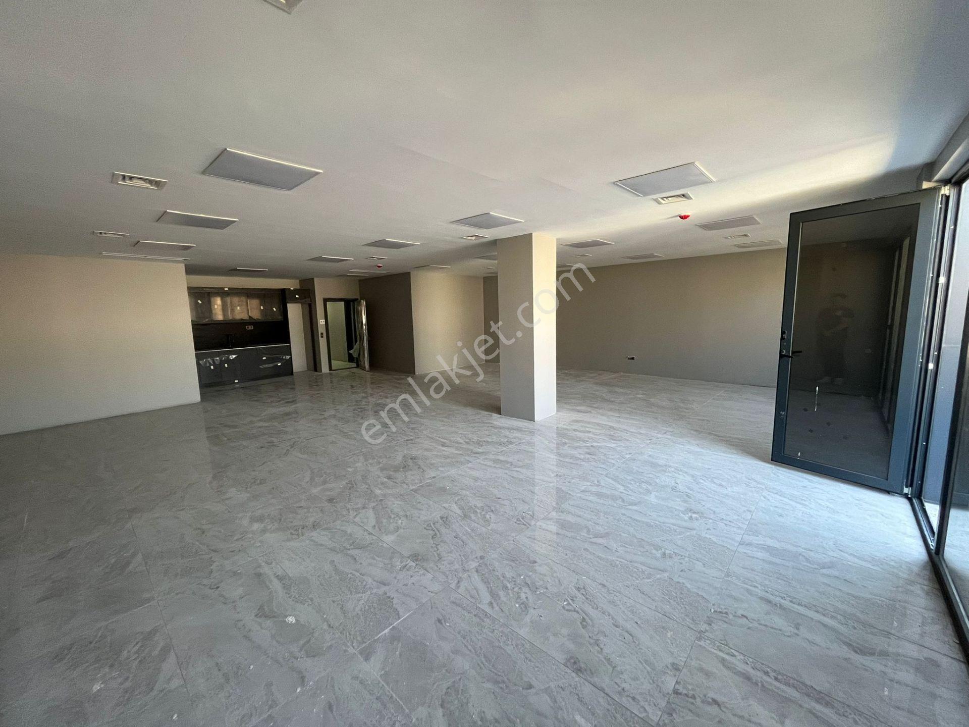 İzmit Çarşıda Lüks Plaza İçinde Ofisler - Görsel 17
