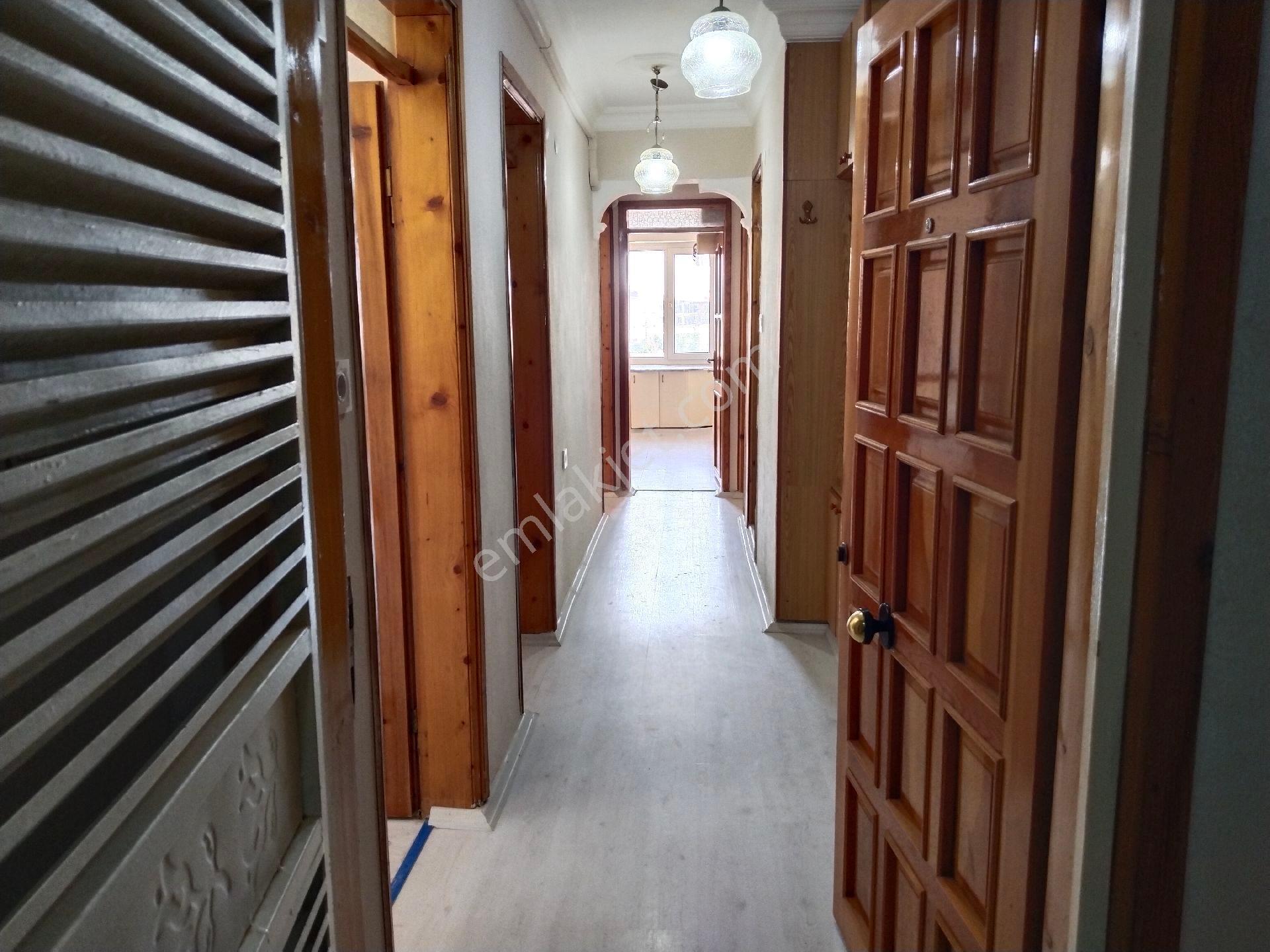 Bergama Fatih Mah Doğa Koleji Mevki Doğalgazlı Ara Kat 3+1 Geniş Kiralık Daire - Görsel 2