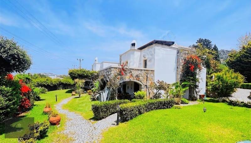Yalıkavak Merkezde Deniz Manzaralı, Eşyalı 4+1 Villa