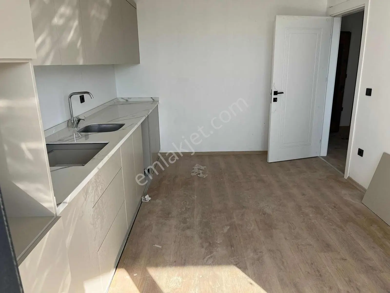 Mutlu Gayrimenkul'dan Full Deniz Manzaralı Satılık Daire - Görsel 3