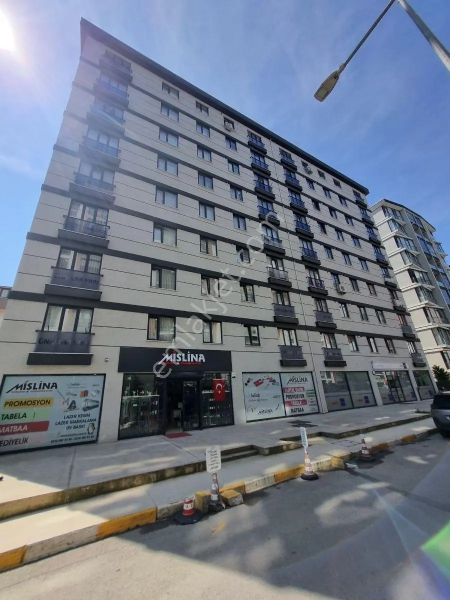 Truva Gayrimenkul Den Kurtköy Merkezde 2+1 İskanlı Arakat