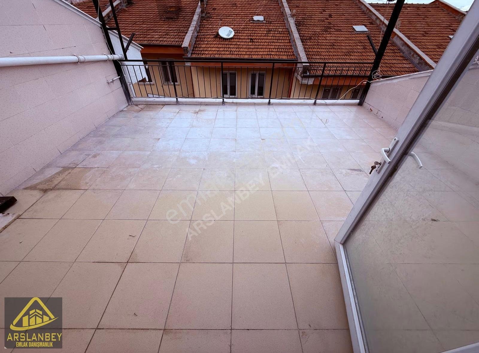 Aydınlıkevler Mahallesi Galericiler Sitesinde Satılık Dükkan - Görsel 18