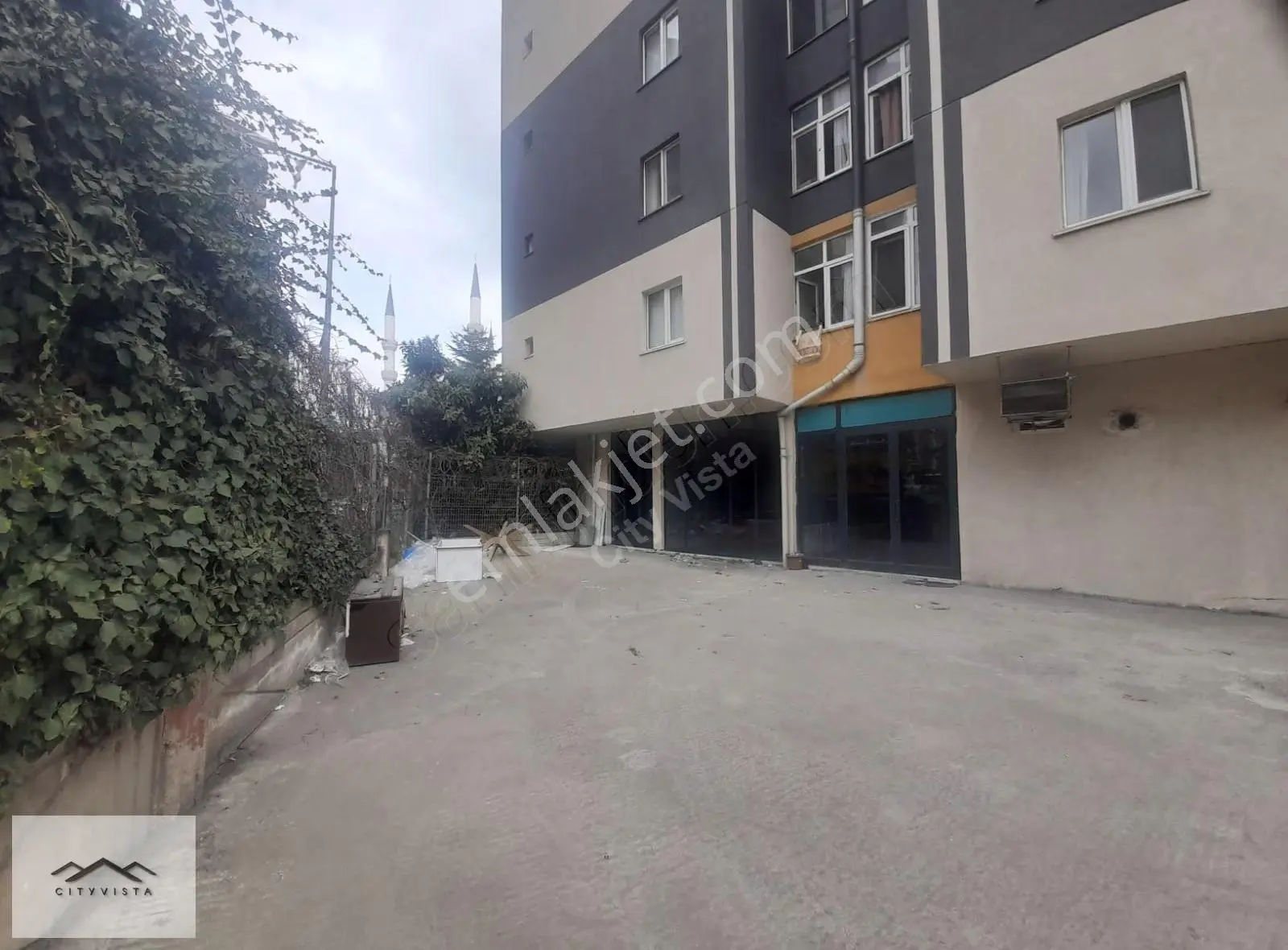 Cumhuriyet Mahallesi'nde 100m² Kiralık Dükkan