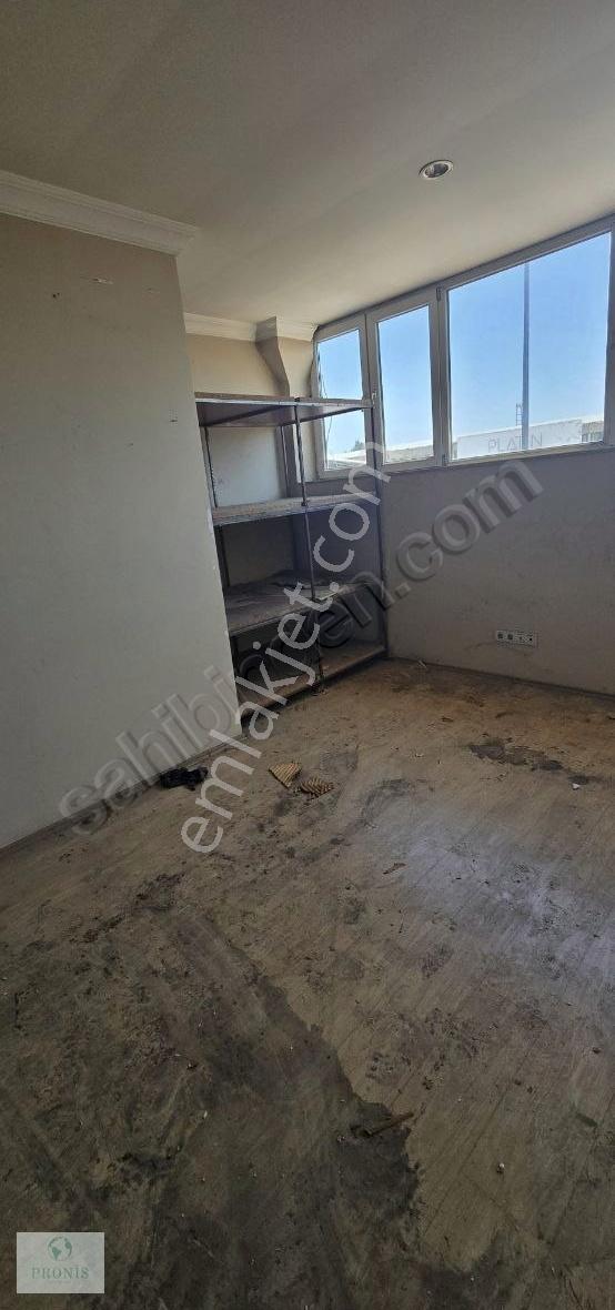 Kısık Sanayi'de 680m2 Kepenkli Ofisli İşyeri-atölye - Görsel 16