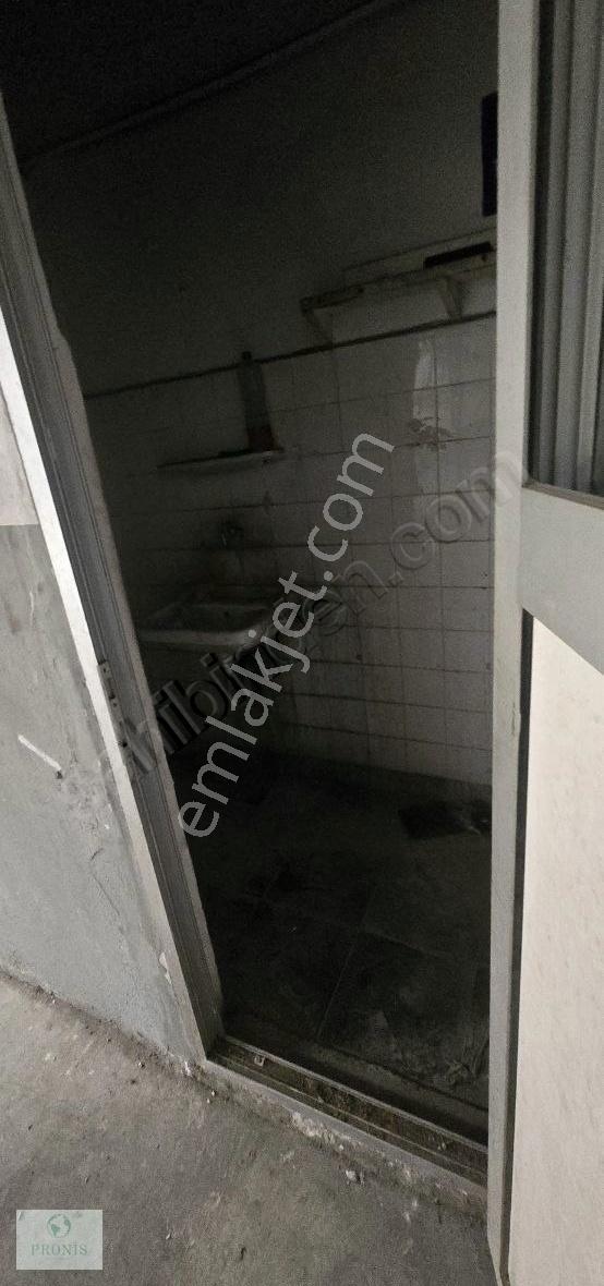 Kısık Sanayi'de 680m2 Kepenkli Ofisli İşyeri-atölye - Görsel 9