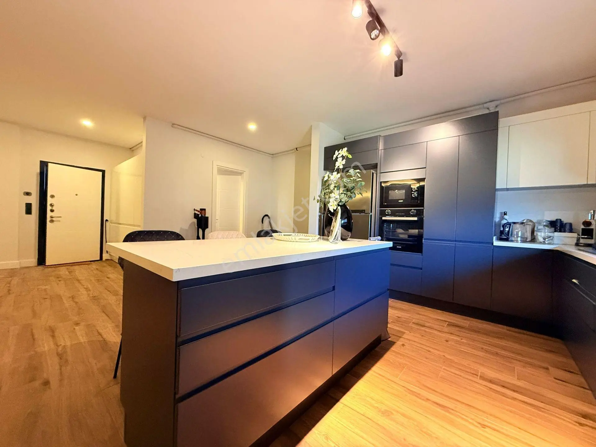 Full Manzara-guvenlık-havuz-sosyal Alan-otopark-full Eşyalı-doğalgazlı 3+1 Lüx 168 M2 - Görsel 3