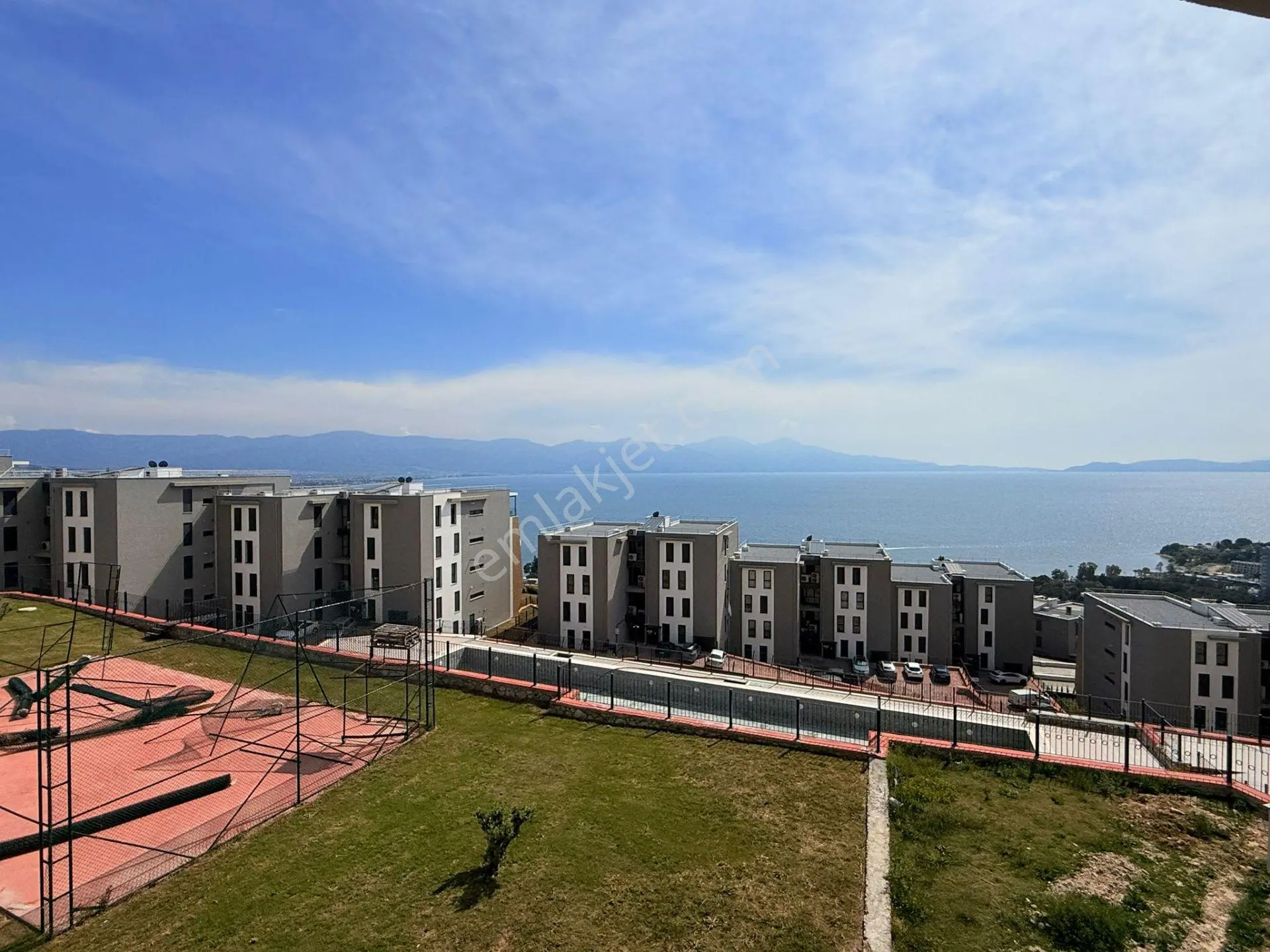 Full Manzara-guvenlık-havuz-sosyal Alan-otopark-full Eşyalı-doğalgazlı 3+1 Lüx 168 M2
