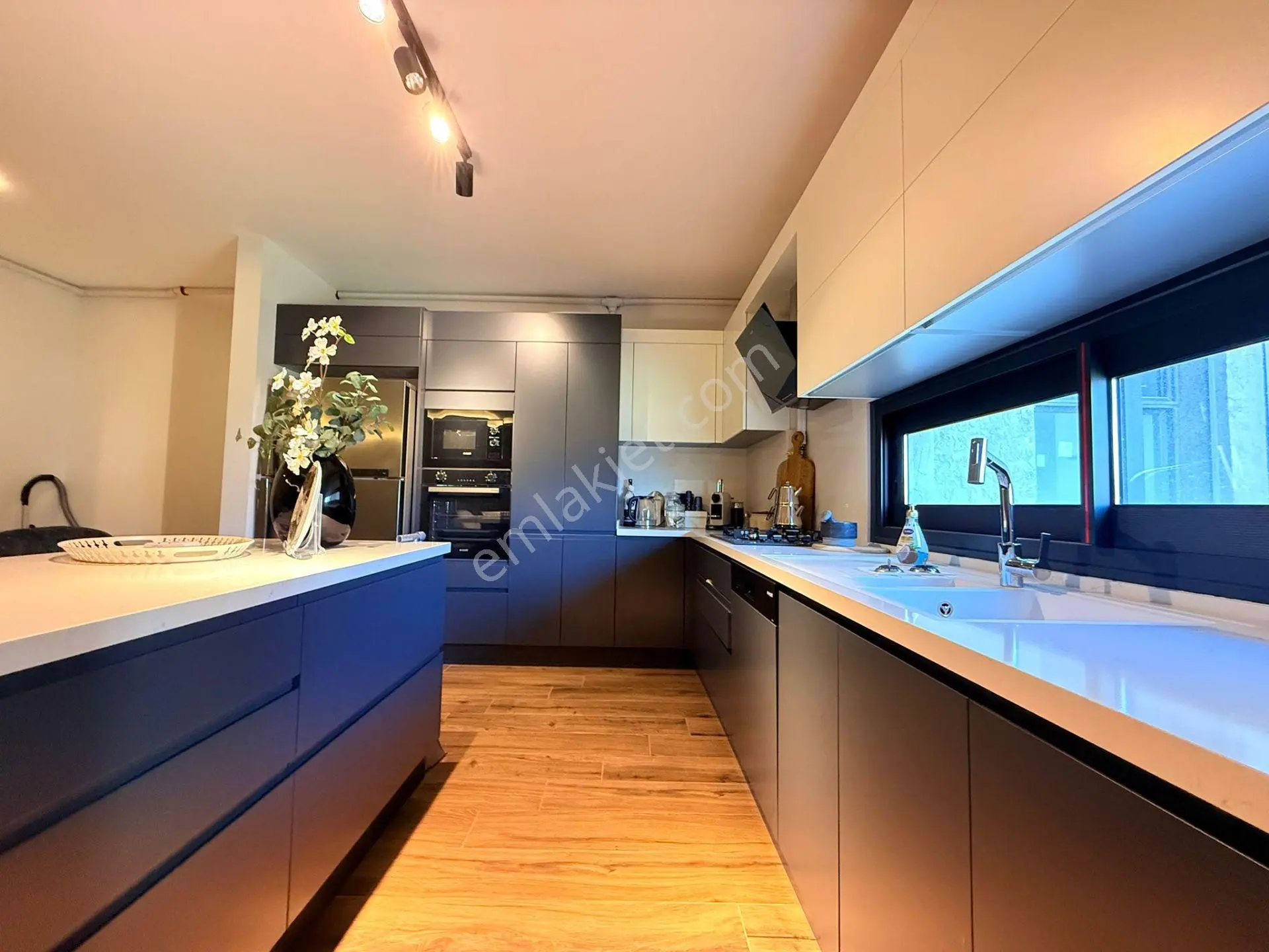 Full Manzara-guvenlık-havuz-sosyal Alan-otopark-full Eşyalı-doğalgazlı 3+1 Lüx 168 M2 - Görsel 4