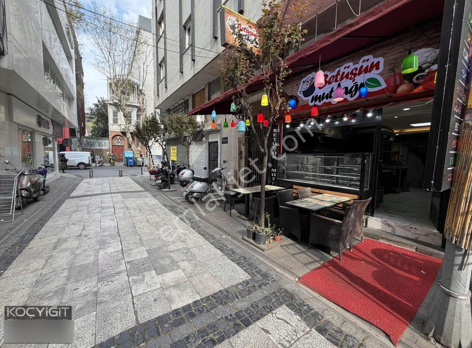 Ortaköy'de Ana Caddeye 20 Mt 3 Katlı Devren Kiralık İş Yeri.