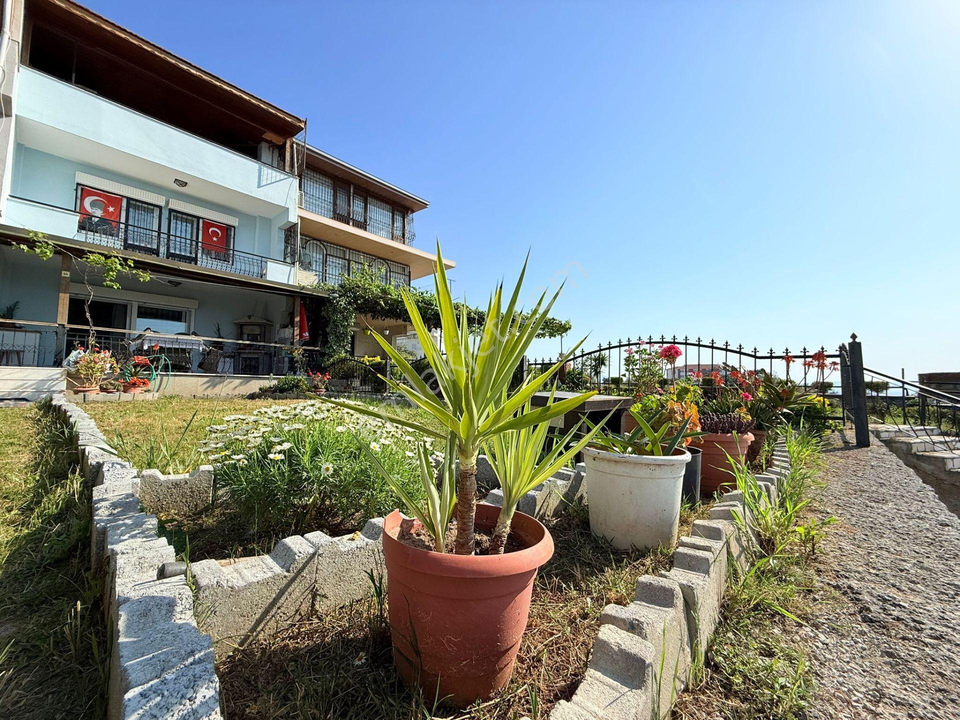 Panaromık Manzara-sahıle Yakın-olımpık Havuz-otopark-özel Bahçeli-doğalgazlı-fırsat Villa
