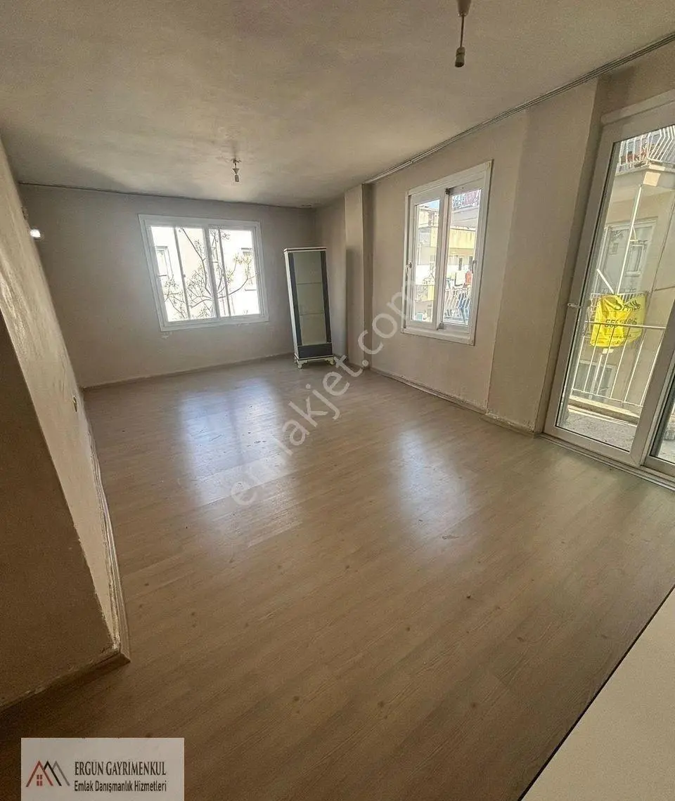 Cumhuriyet Mahallesinde 3+1 Kiralık Ara Kat Daire