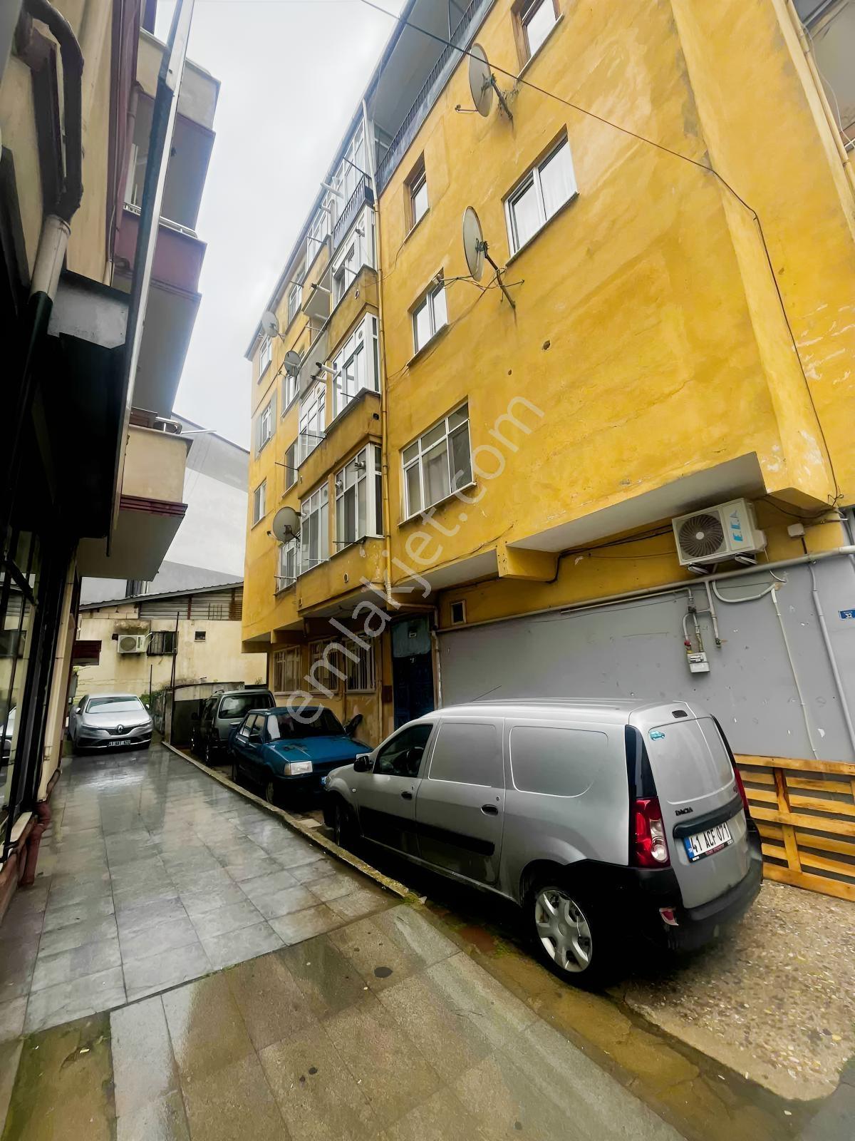 Gölcük Merkezde Satılık