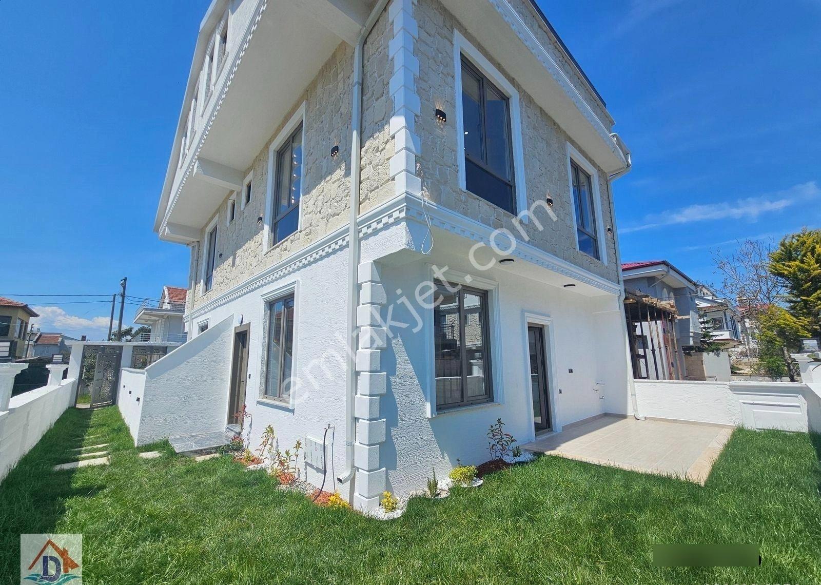 Deniz'e 50 Mt Mesafede 3+1 , Geniş Bahçeli Satılık Villa - Görsel 14