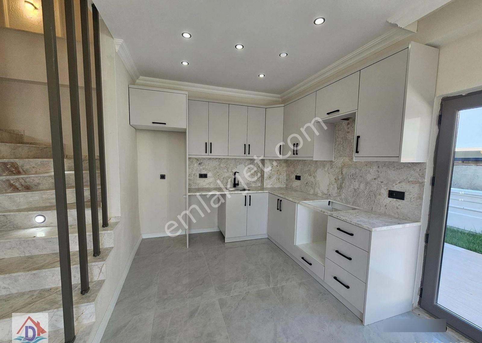 Deniz'e 50 Mt Mesafede 3+1 , Geniş Bahçeli Satılık Villa - Görsel 31