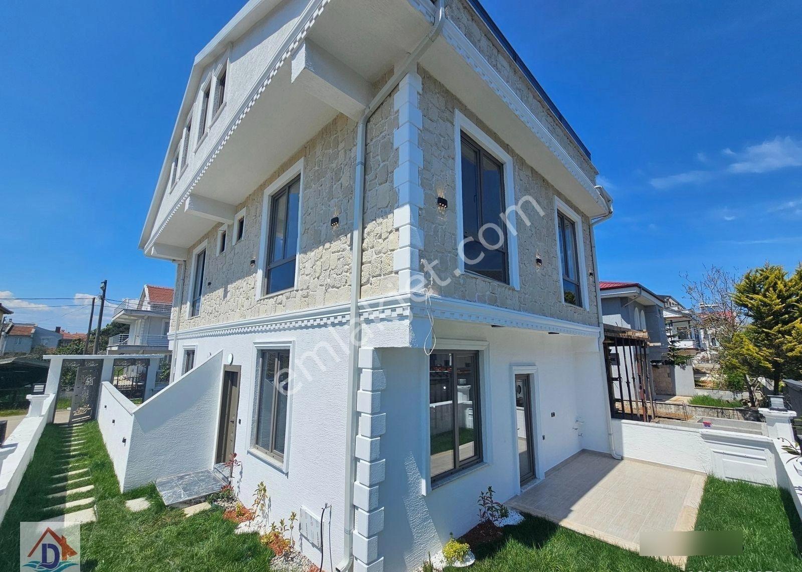 Deniz'e 50 Mt Mesafede 3+1 , Geniş Bahçeli Satılık Villa - Görsel 17