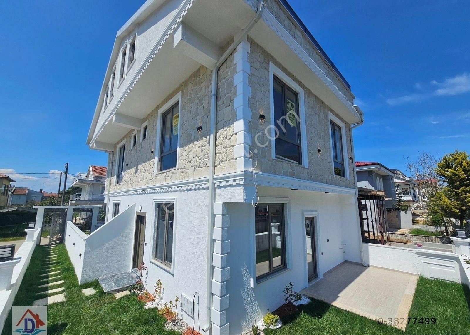 Deniz'e 50 Mt Mesafede 3+1 , Geniş Bahçeli Satılık Villa - Görsel 2