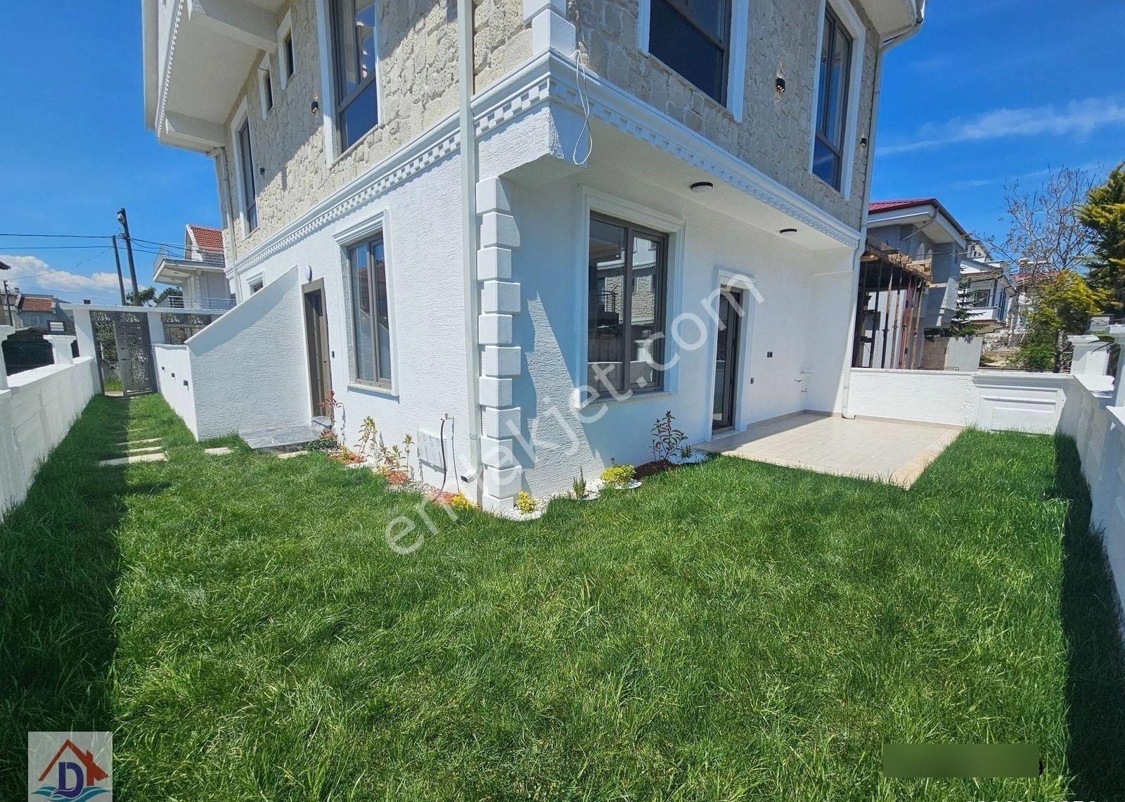 Deniz'e 50 Mt Mesafede 3+1 , Geniş Bahçeli Satılık Villa - Görsel 28