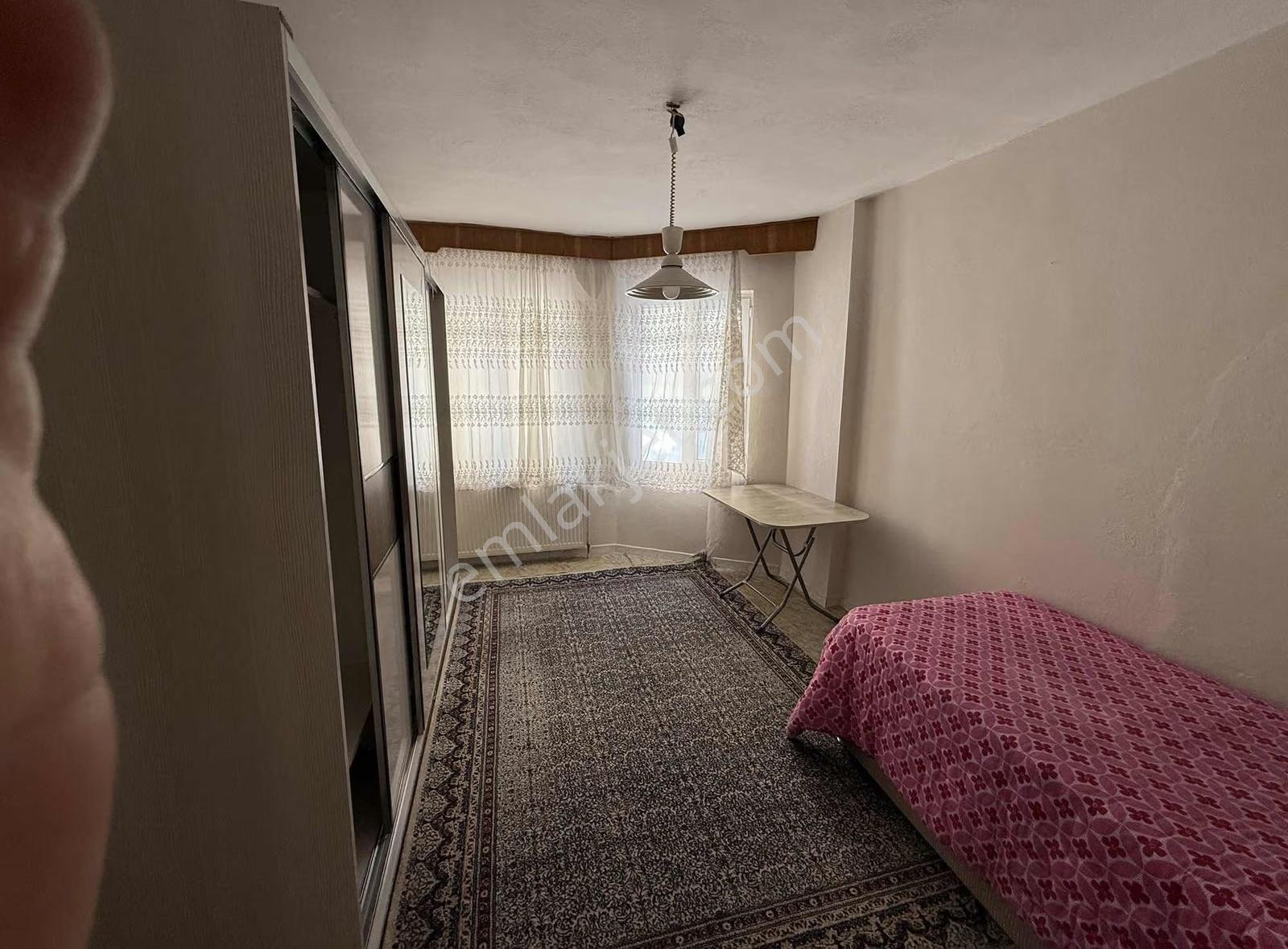 Barış Mahallesinde Bankalar Caddesinin Köşesinde 115 M2 Daire - Görsel 4