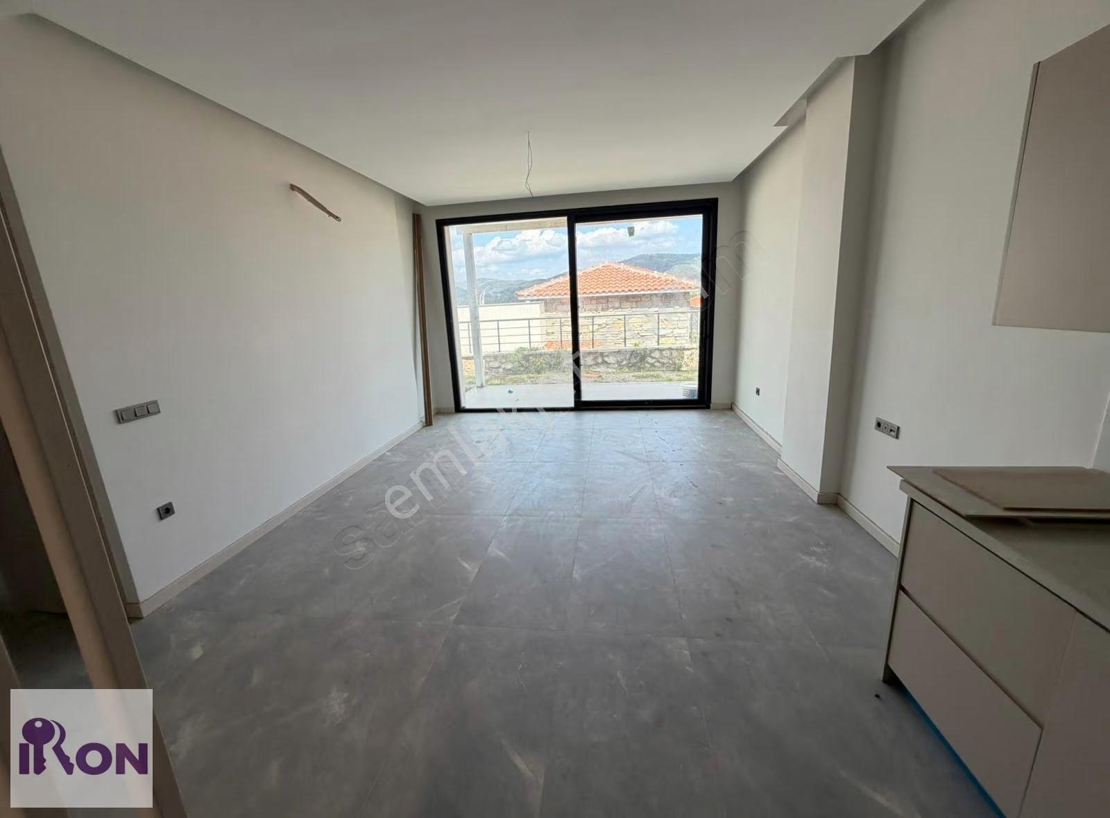 Mumculard'da Lüks Site İçinde Geniş Bahçeli Satılık Modern Villa - Görsel 14