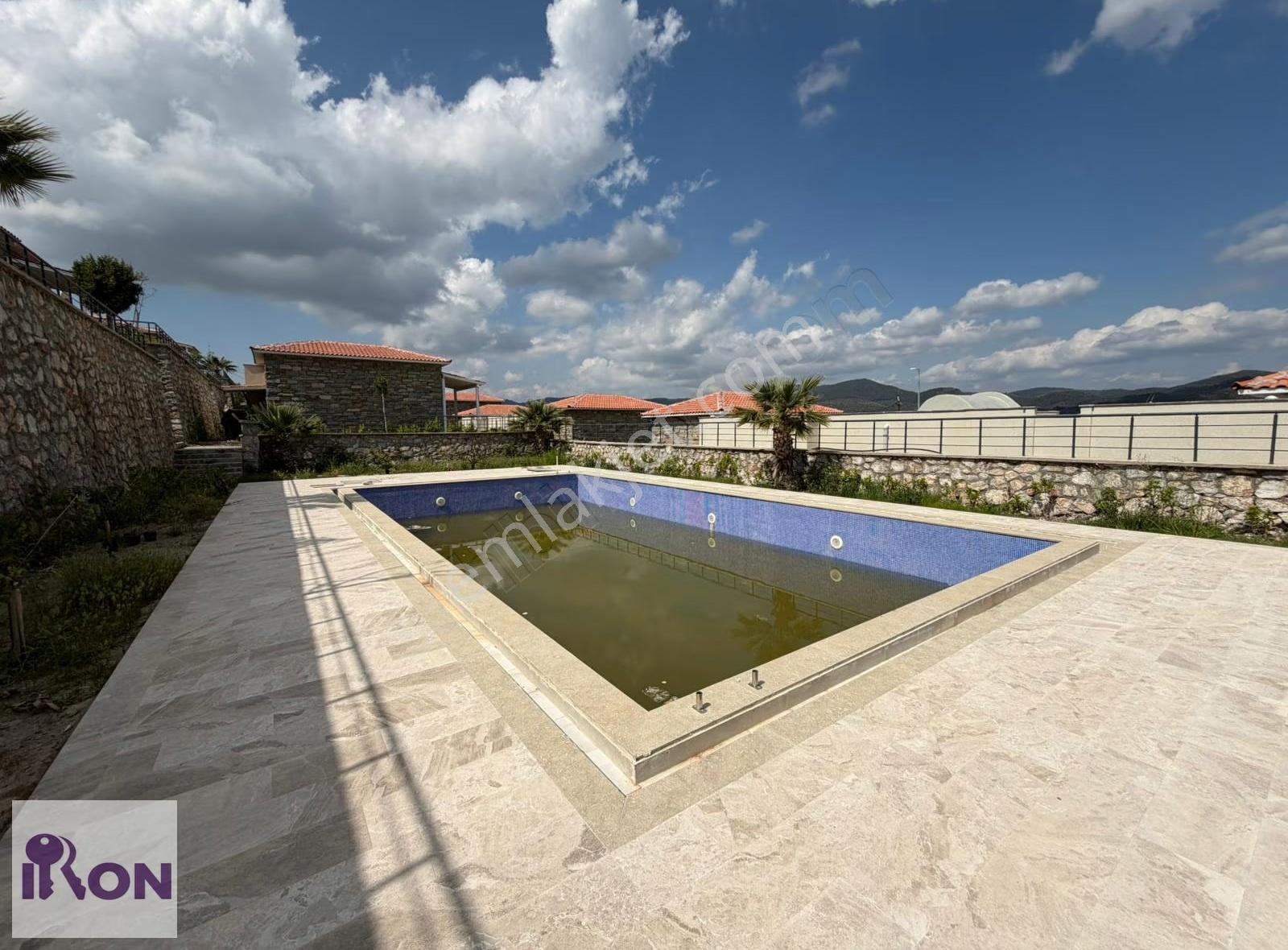 Mumculard'da Lüks Site İçinde Geniş Bahçeli Satılık Modern Villa - Görsel 6
