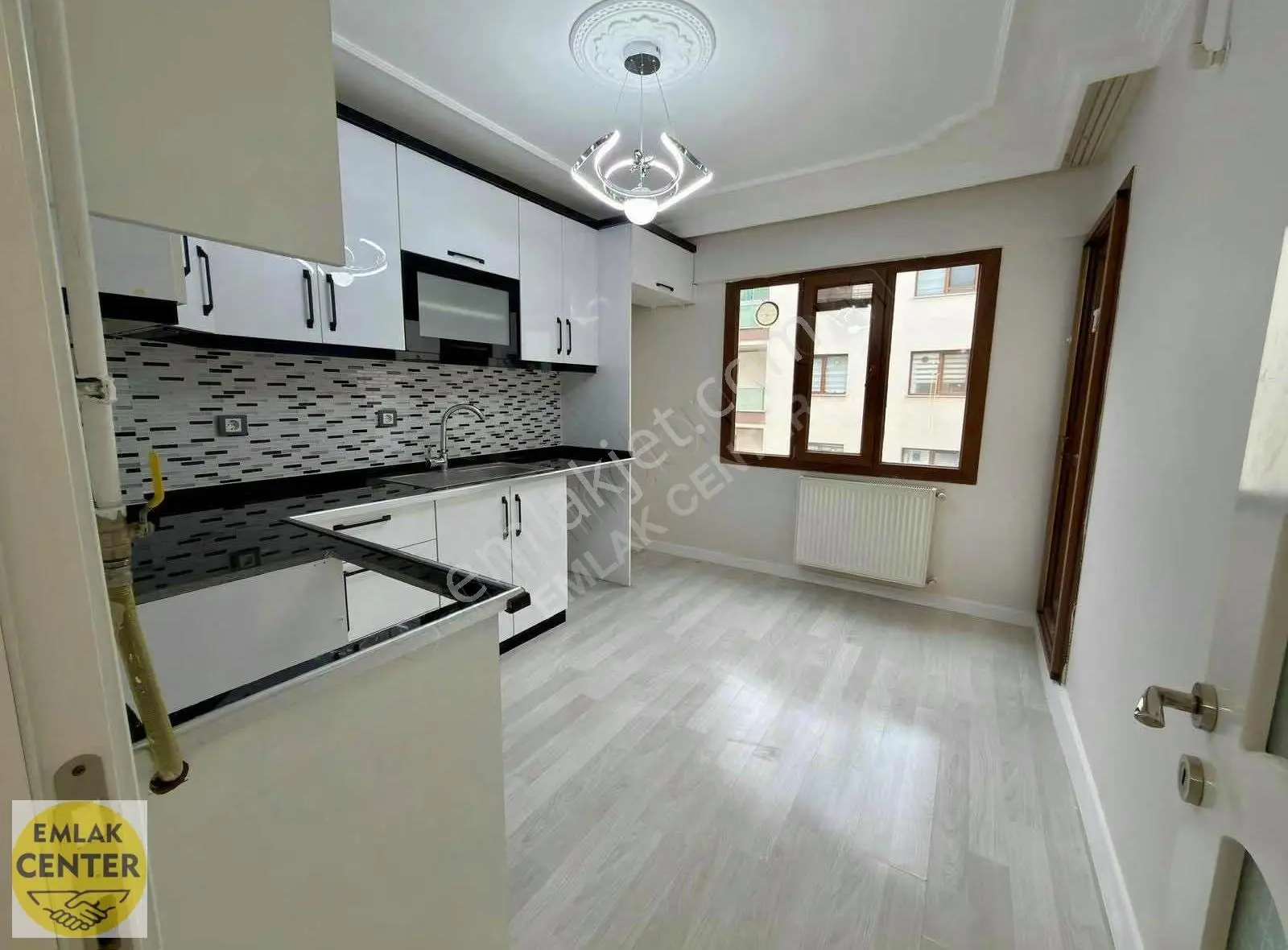 Emlak Center'dan Kiralık Muradiye'de 3+1 Kapalı Mutfak Daire - Görsel 34