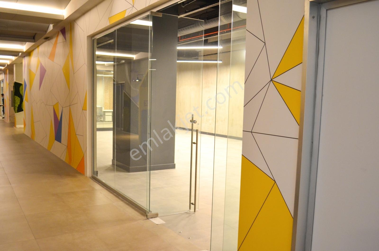 Yataya Kurulu Plazada 128 M² Kiralık Ofis - Görsel 3