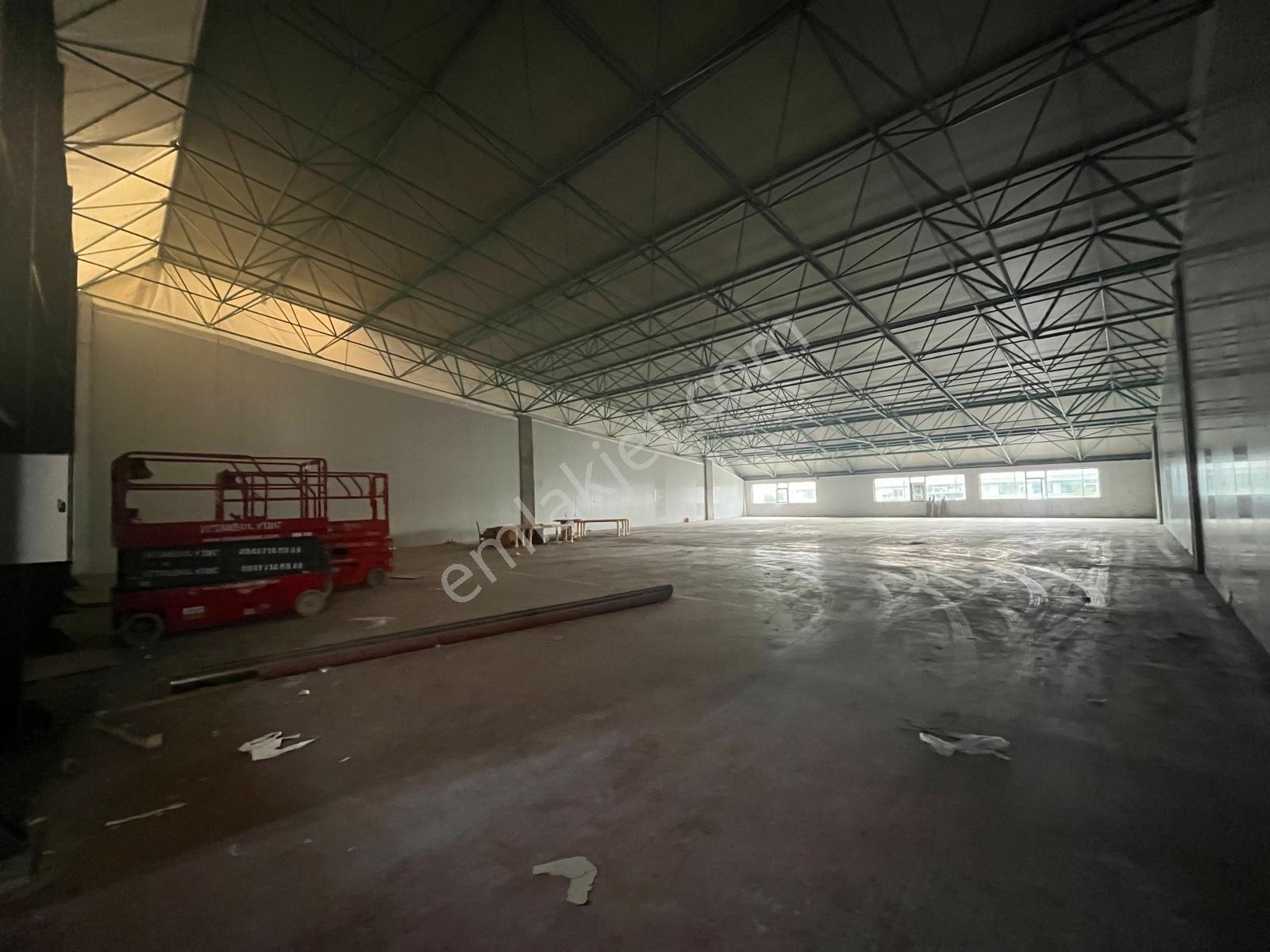 İkitelli'de 780 M² Depo&imalathane +kdv'li