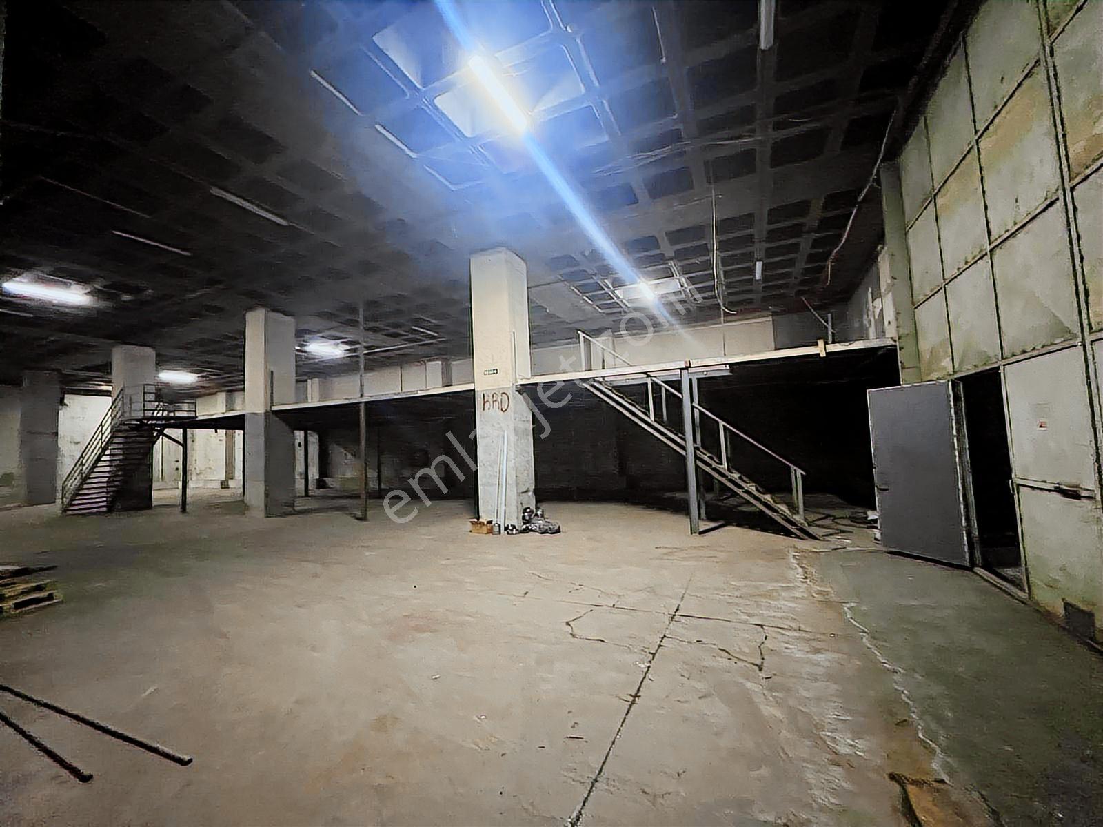 İkitelli'de Net 1255 M² Depo&imalathane +kdv'li