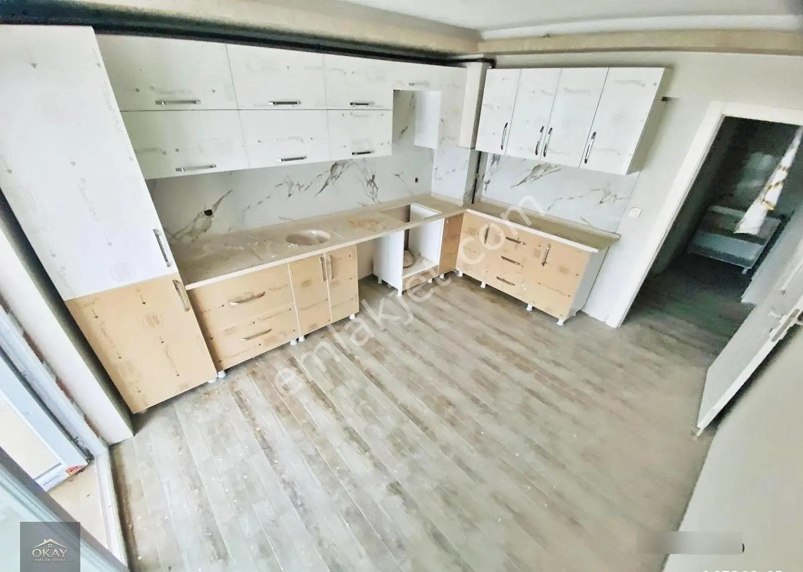Bağlum Merkez'de Site İçerisinde Çift Cam Balkonlu Ebeveyn Banyolu 150m2 Sıfır 3+1