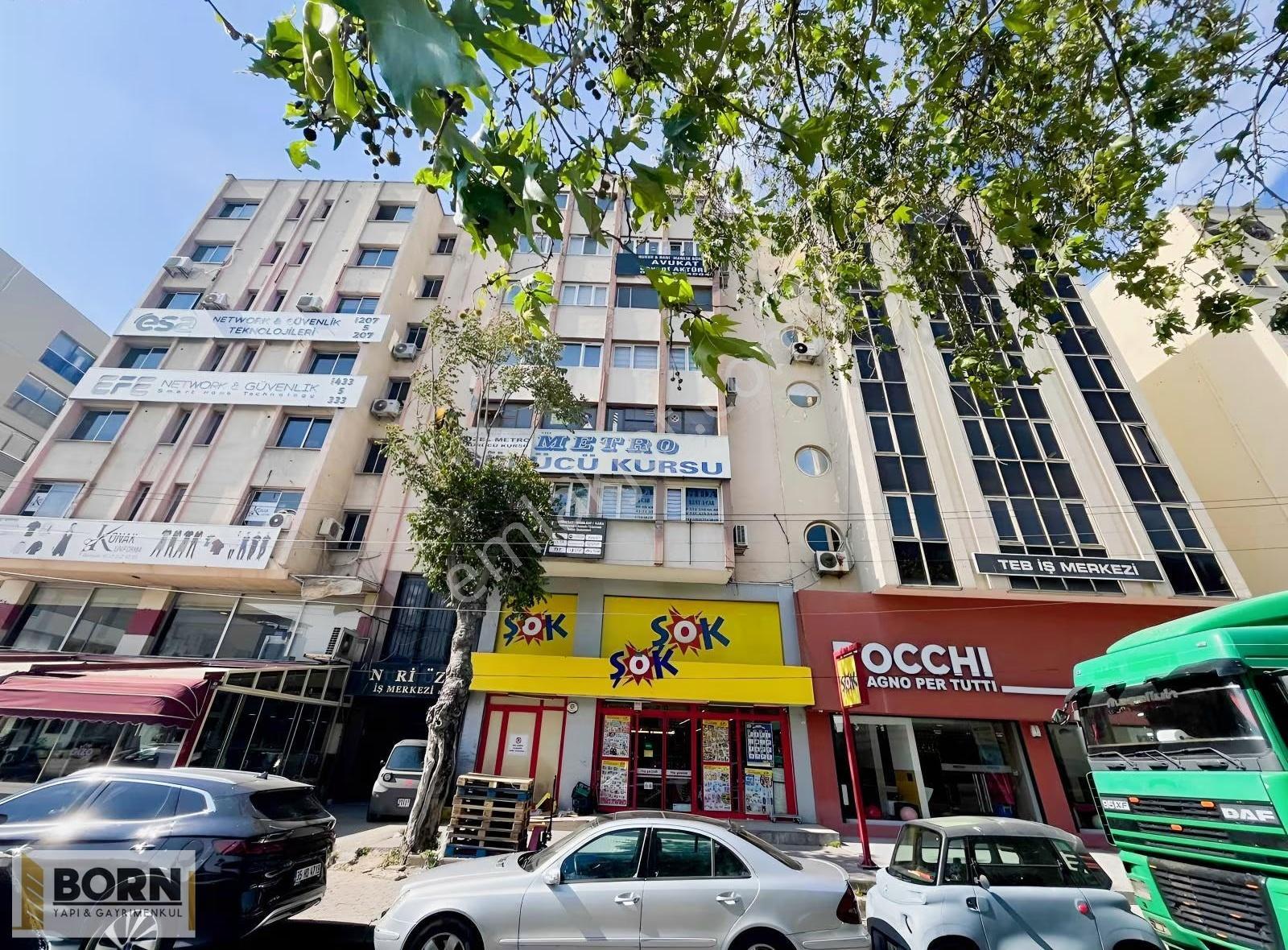 Konak Tepecik 'de Hastaneler Yakını, Full Tadılatlı 65 M2 Ofis