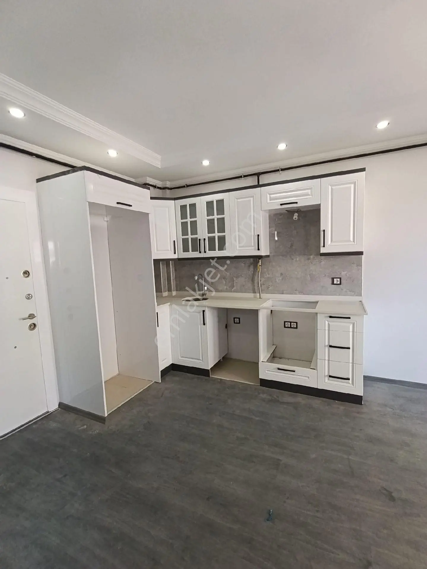 Muradiye Mahallesi Sıfır Full+full Site İçersinde 1+1