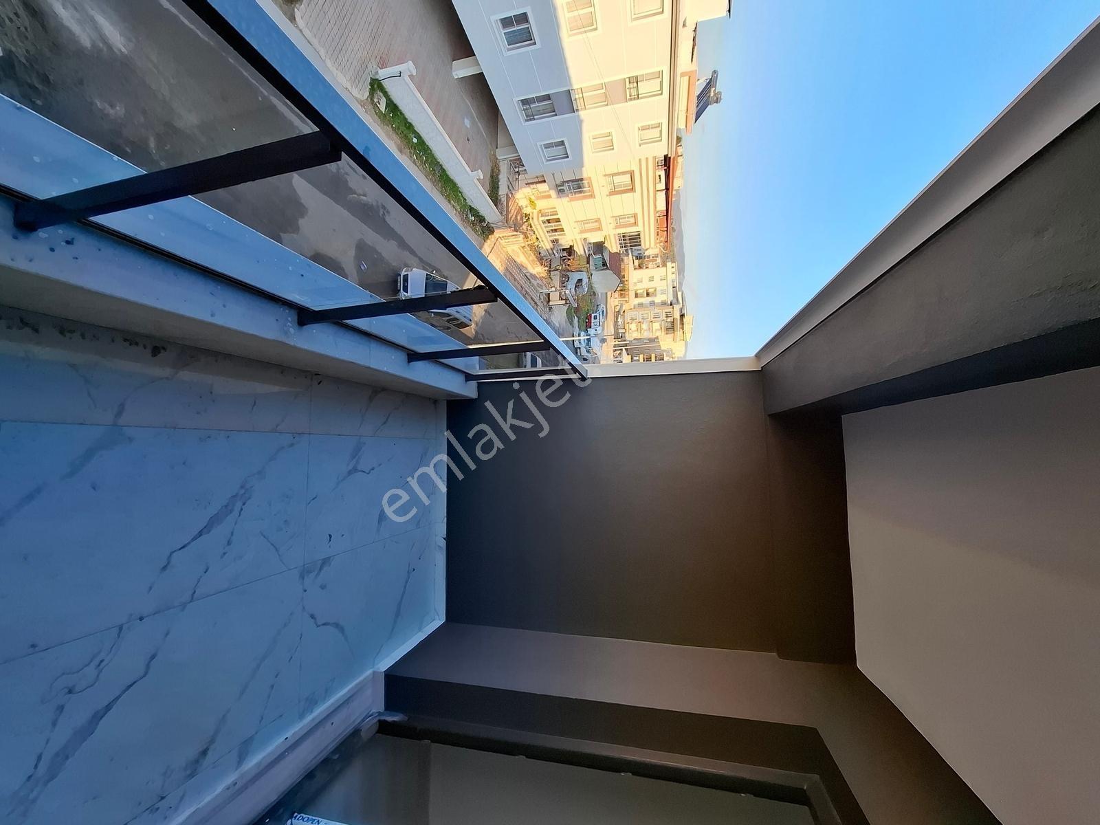 Akhisar Cumhuriyet Fahri Sertel Emlaktan Özel Otoparklı Kiralık - Görsel 8