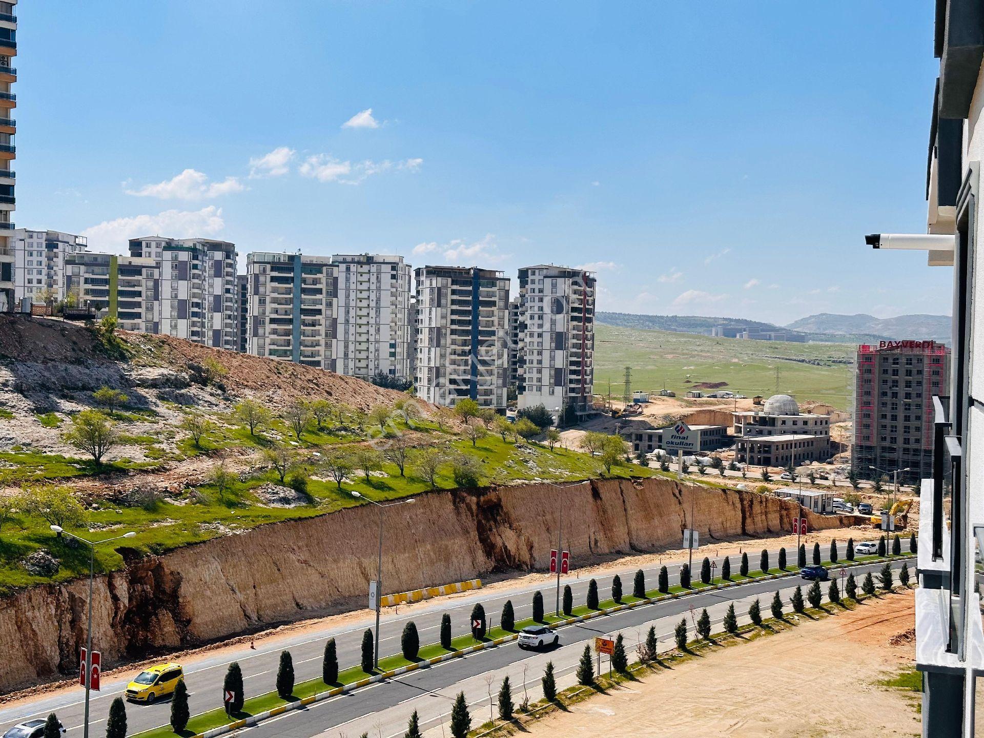 Dinç Emlaktan Kiralik 3+1 Ana Cadde Ön Cephe - Görsel 27