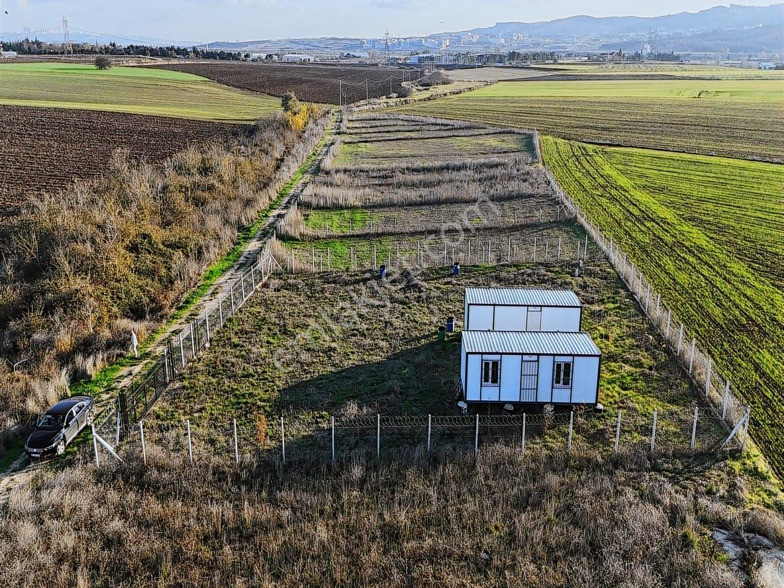 İstanbula 30 Dakika Mesafede 1300m2 Çevrili Yola Cephe Tarla ! - Görsel 2