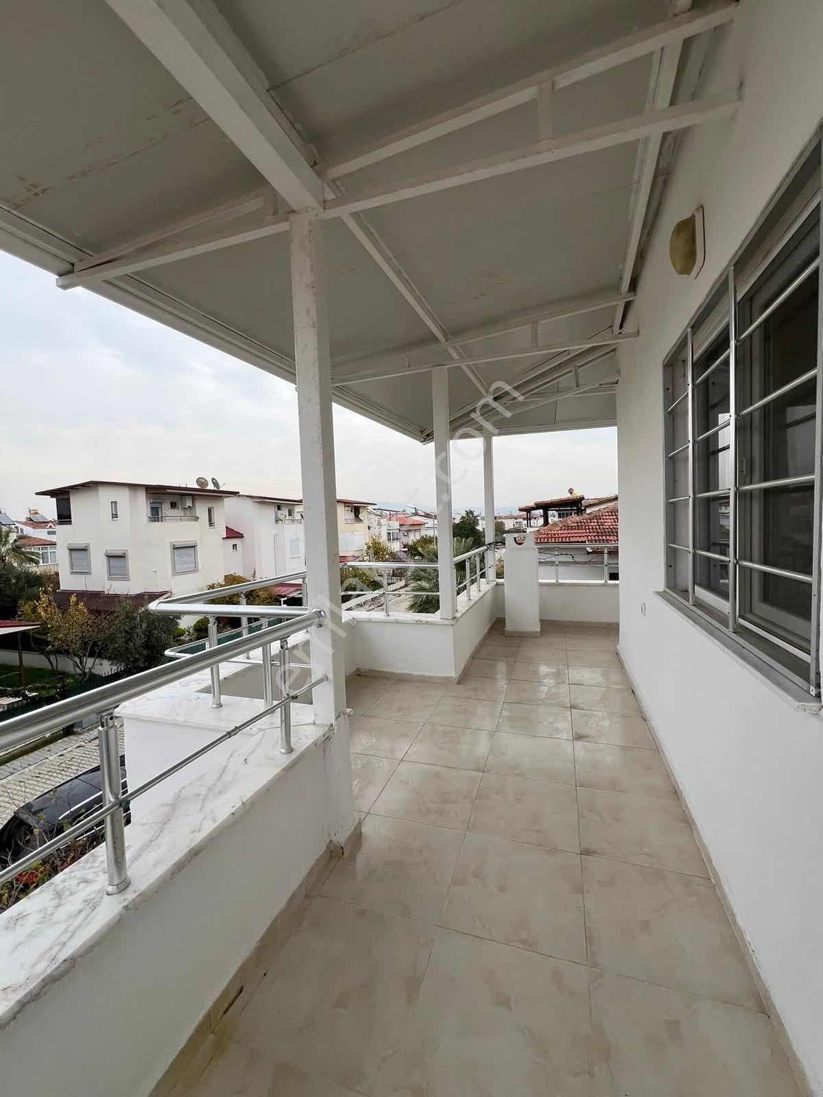 Kuşadası Güzelçamlıda Havuzlu 4+1 Köşe Konum Verandalı Villa - Görsel 2
