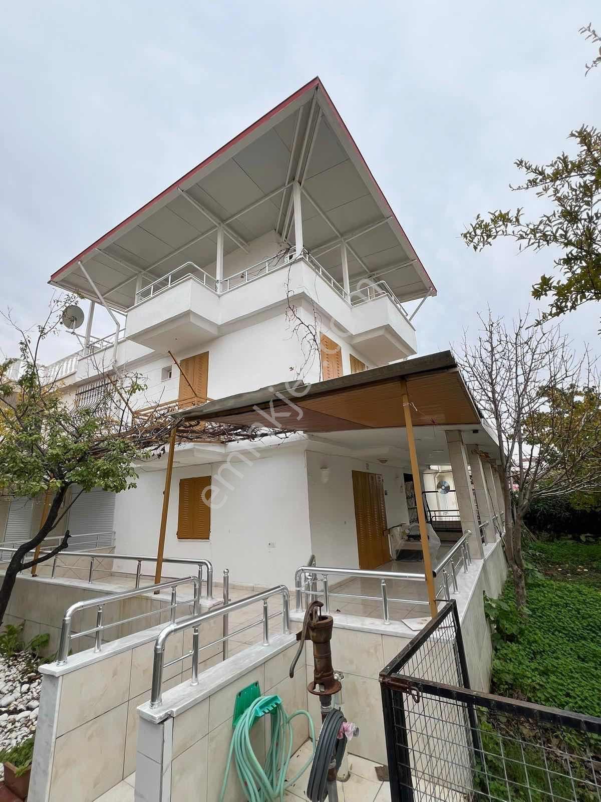 Kuşadası Güzelçamlıda Havuzlu 4+1 Köşe Konum Verandalı Villa - Görsel 33