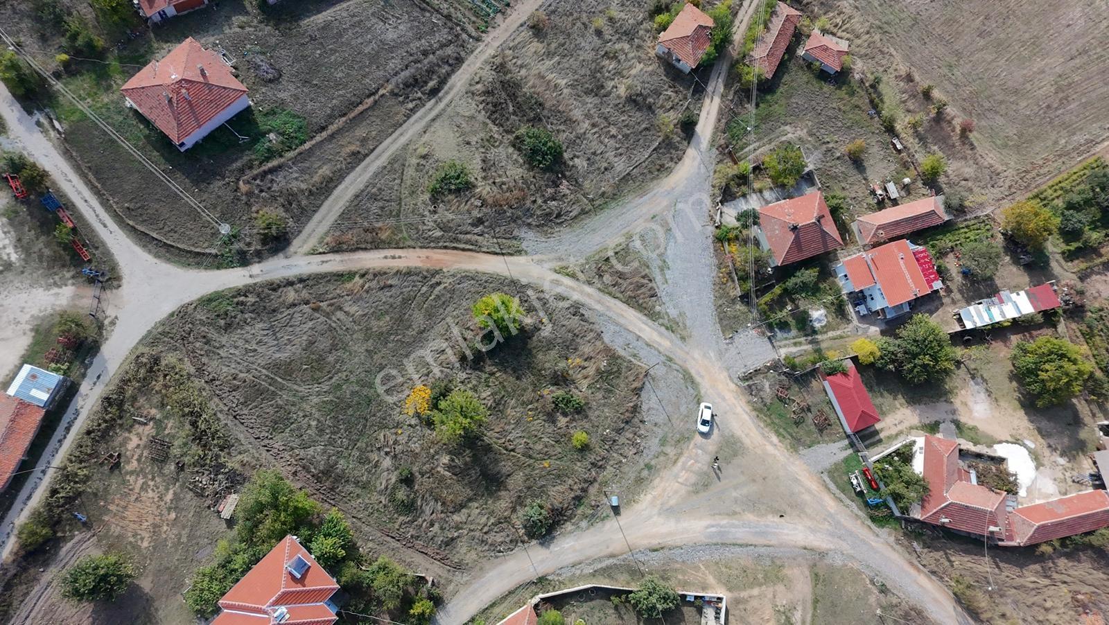 Newcıty Emlaktan Üsküpdere Köy Merkezinde Köşe Arsa 607 M2