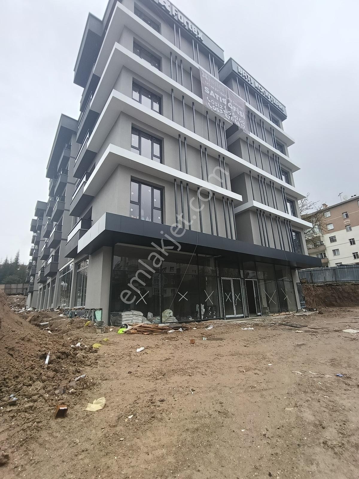Polat Livedan Fortex Batı Konutları Geniş Cephe Satılık Dükkan