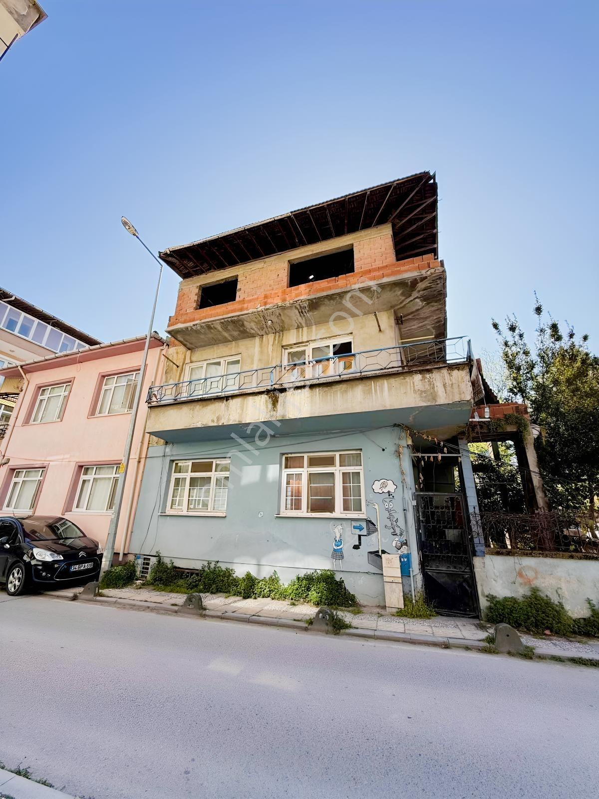 Çark Caddesinde Ticari İmarlı 3 Katlı Satılık Yatırım Fırsatı!