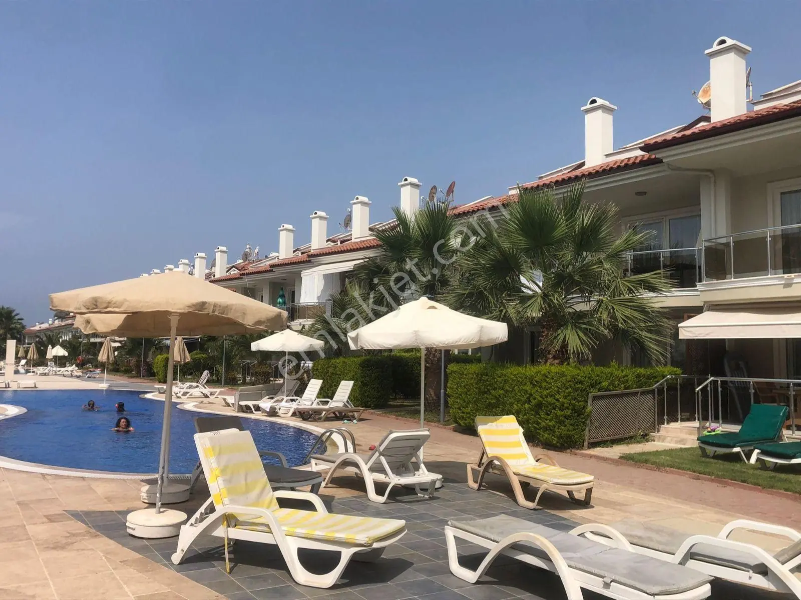 Sunset Beach Club’ta Denize Sıfır 2+1 Dubleks | Eşyalı | Jakuzi & Havuz Manzaralı - Görsel 3
