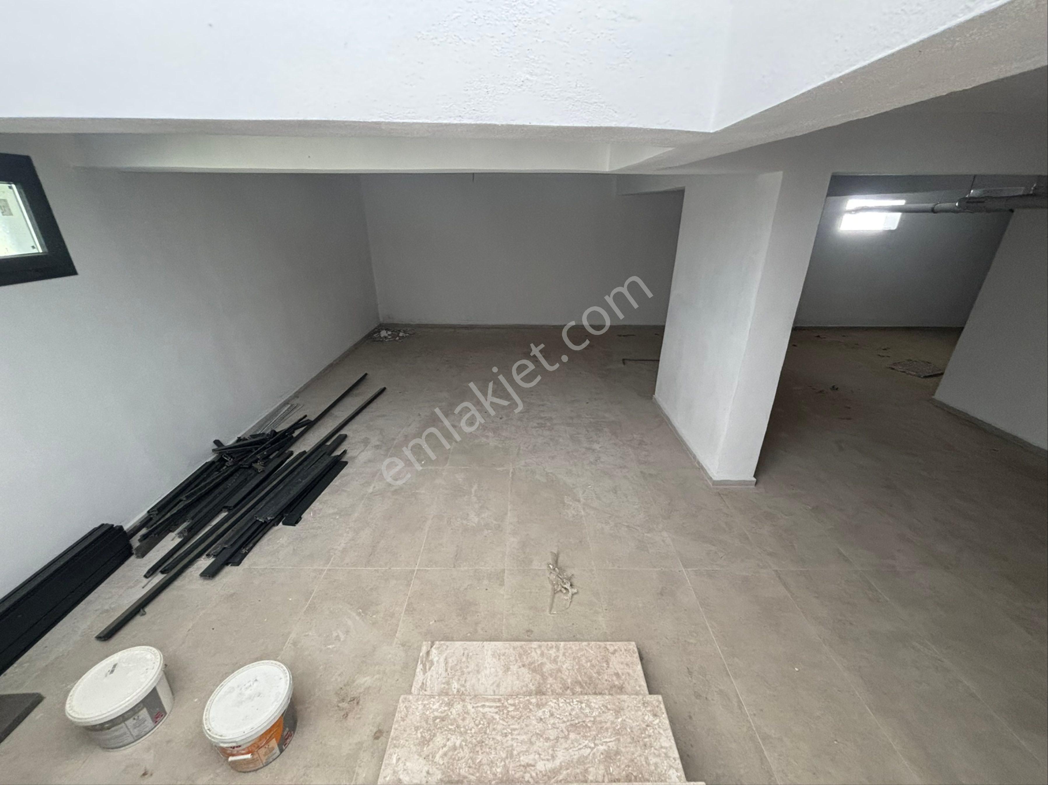Ana Yol Üstü 30m Cepheli Kiralık Dükkan & Deposu - Görsel 11
