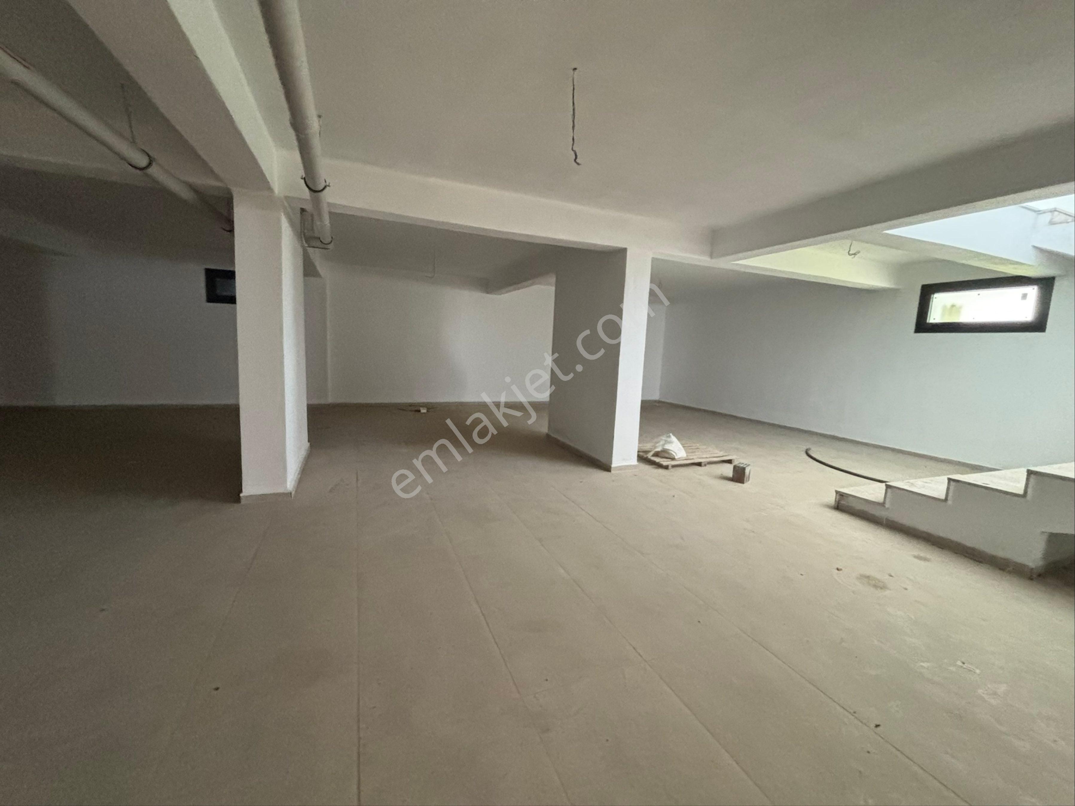 Ana Yol Üstü 30m Cepheli Kiralık Dükkan & Deposu - Görsel 18