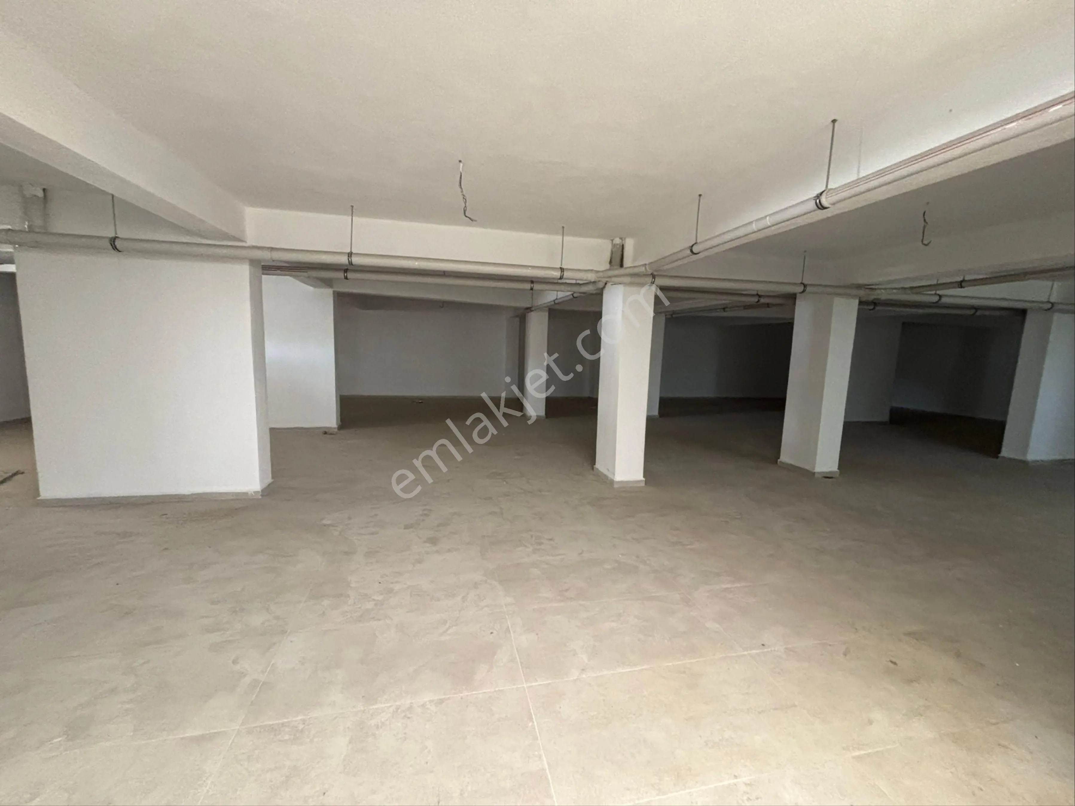 Ana Yol Üstü 30m Cepheli Kiralık Dükkan & Deposu - Görsel 4