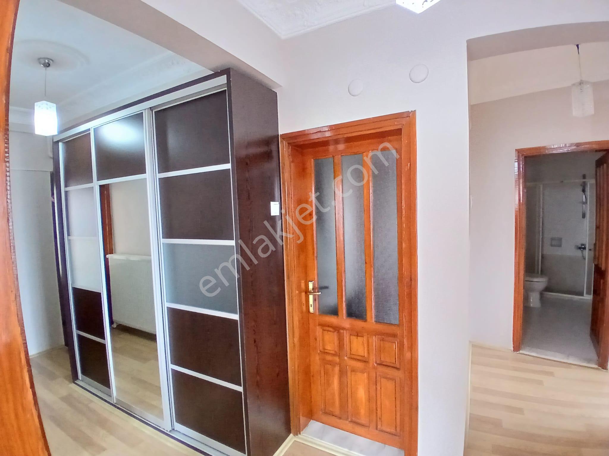 Akçay Emlak'tan Akşehir Adliye Arkasında Çarşı Merkezde Komple Bakımlı Satılık Geniş 3+1 Daire - Görsel 33