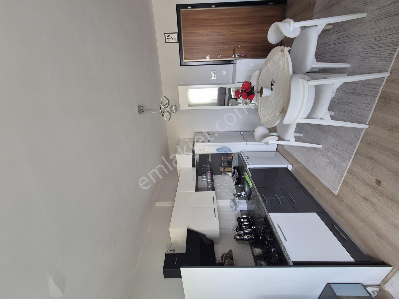 Gültepe'de 1+1 Lüks Eşyalı Geniş Oturumlu Cadde Üzeri Satılık Da - Görsel 17