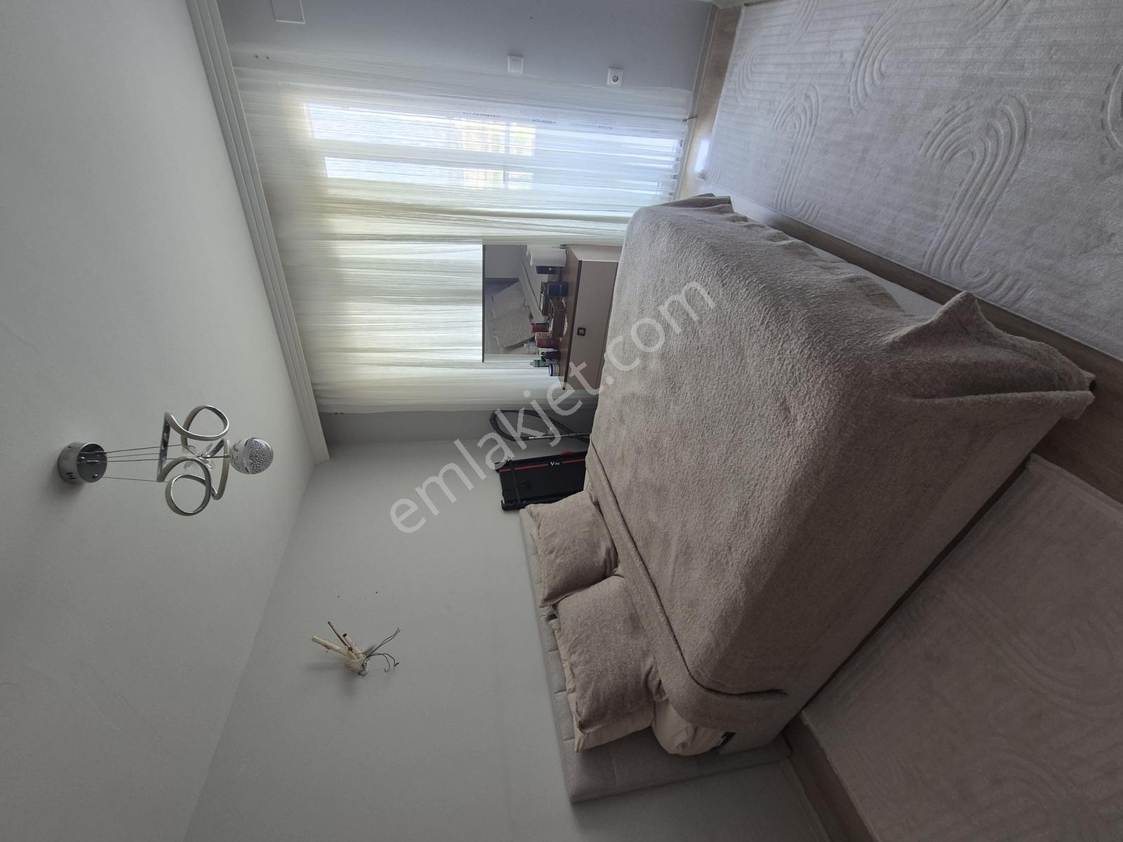 Gültepe'de 1+1 Lüks Eşyalı Geniş Oturumlu Cadde Üzeri Satılık Da - Görsel 4